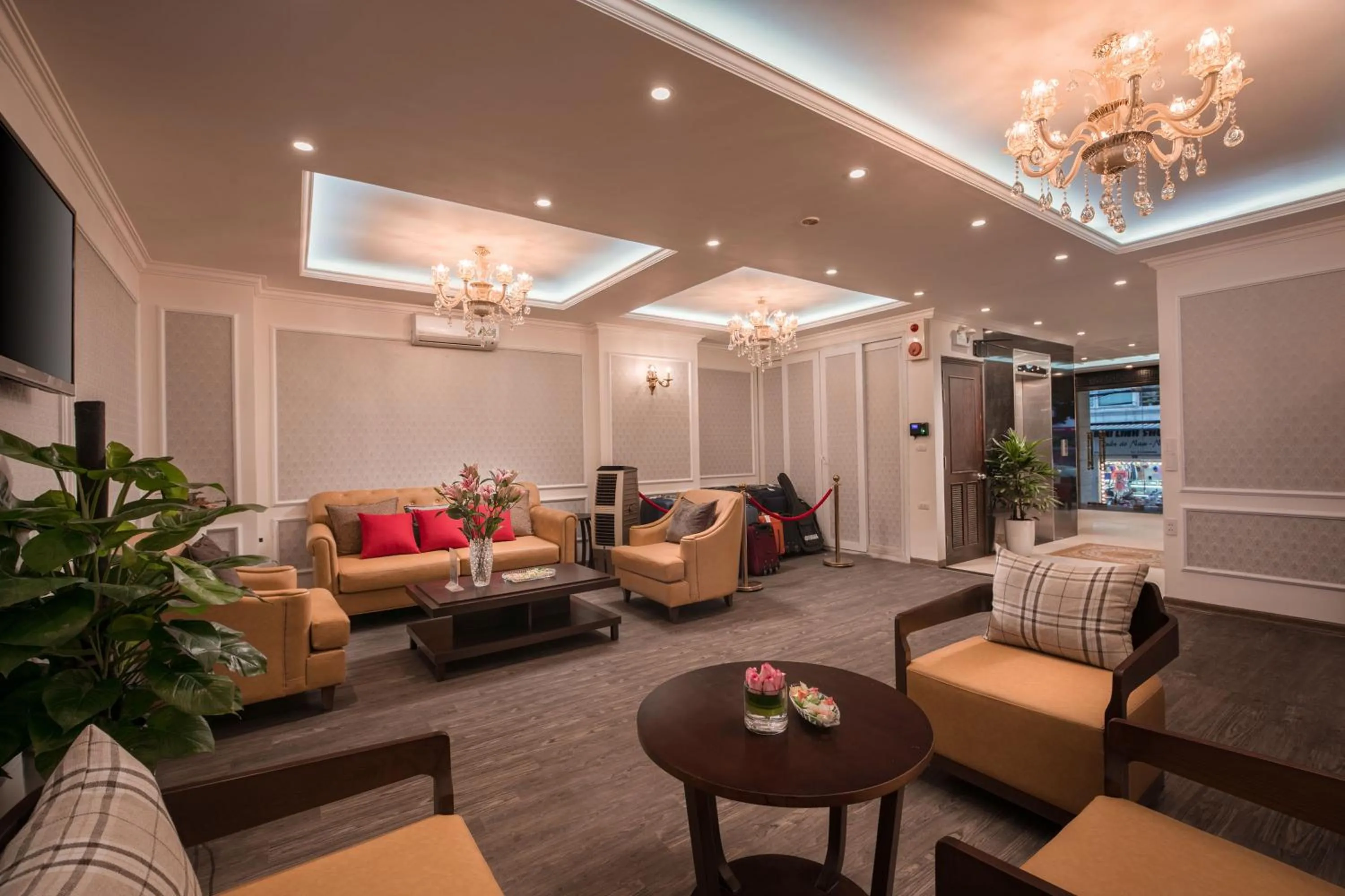 Lobby or reception in Serene Boutique Hotel & Spa