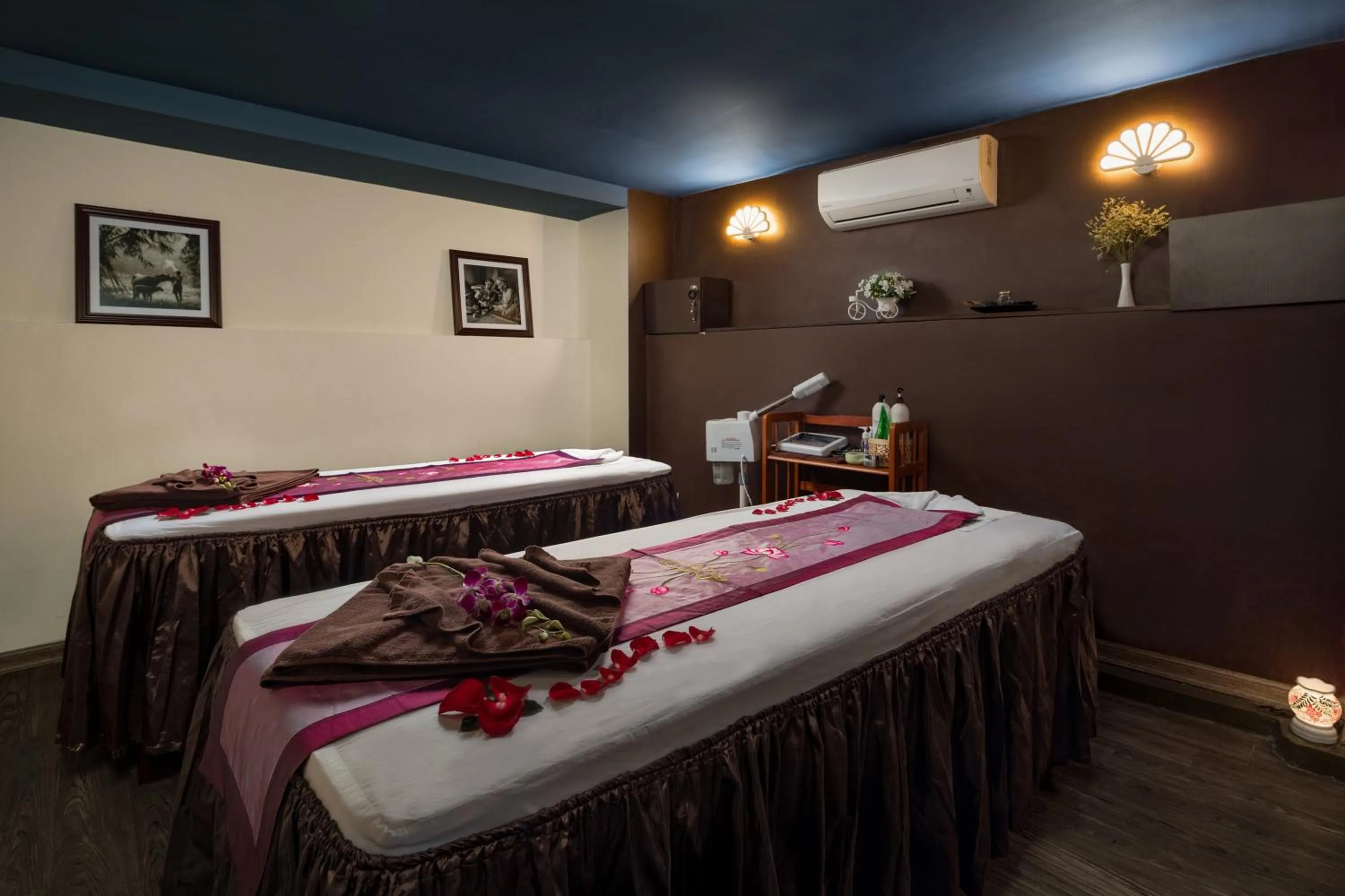 Massage, Bed in Serene Boutique Hotel & Spa