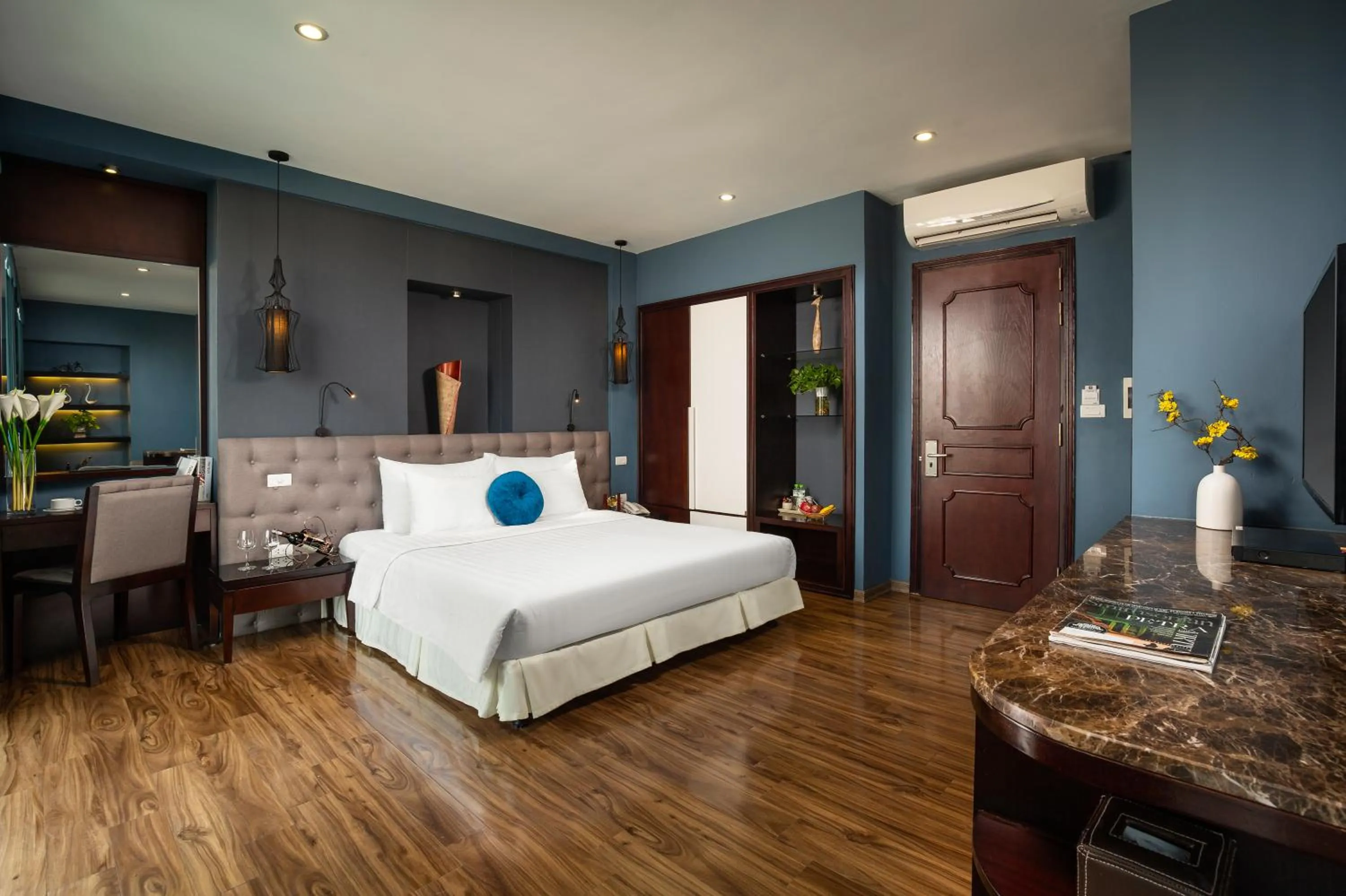 TV and multimedia, Bed in Serene Boutique Hotel & Spa