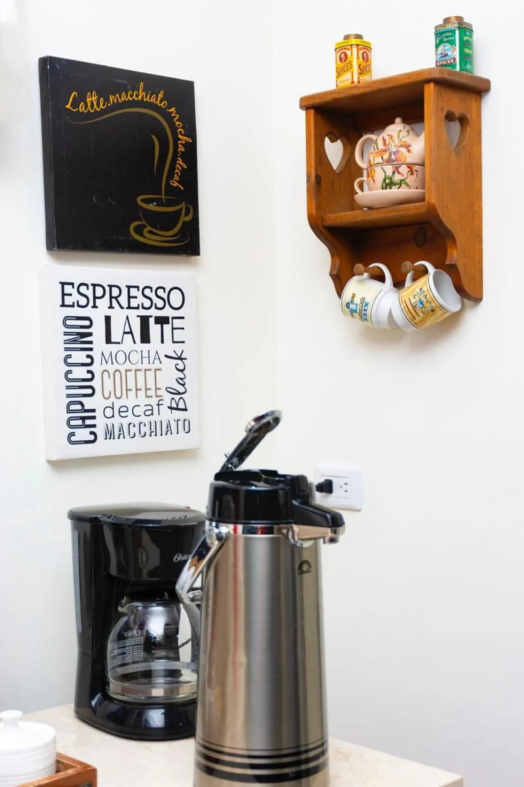 Coffee/tea facilities in Hotel Nápoles