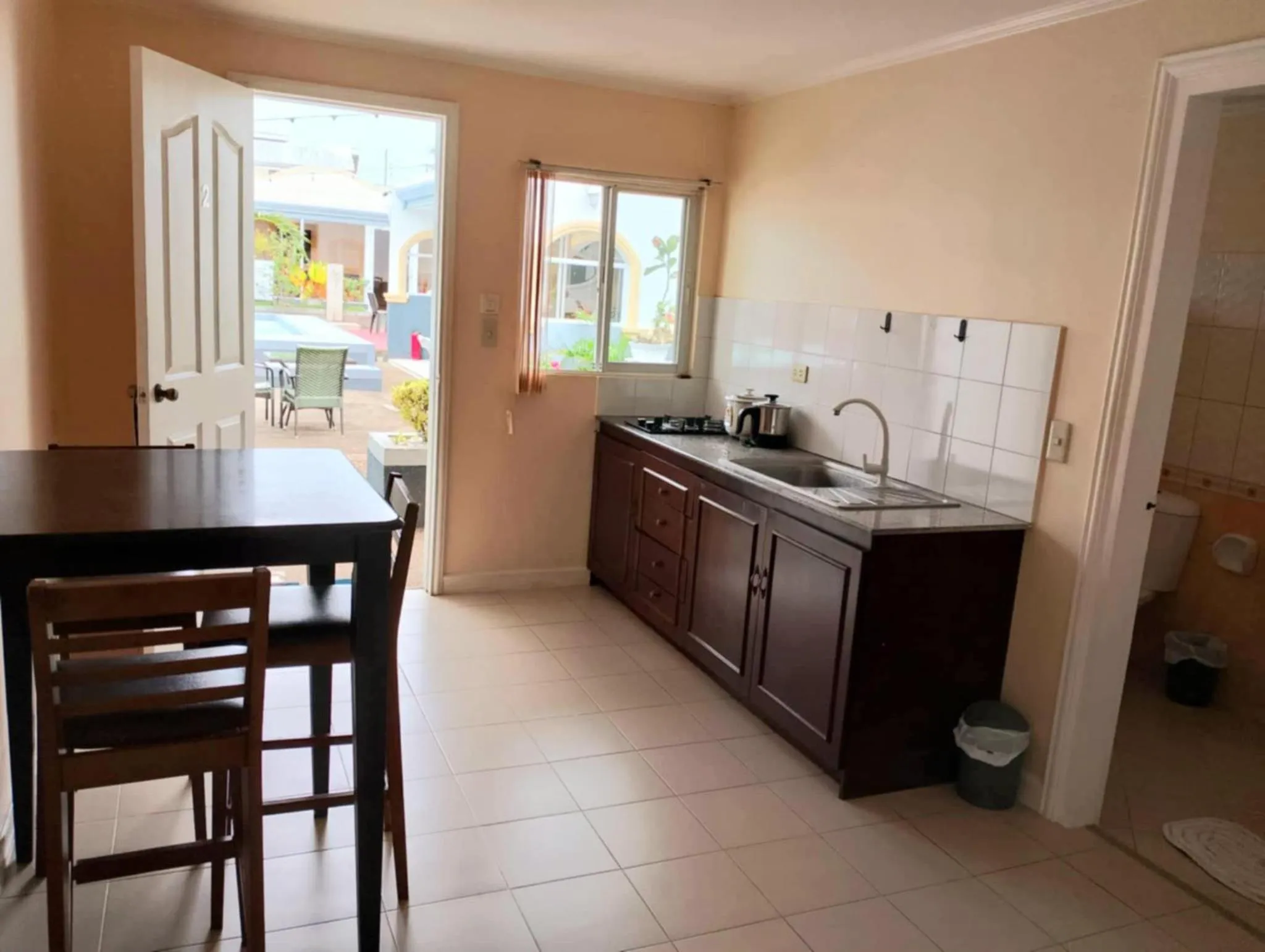 Dining area in Villa Del Pueblo Inn