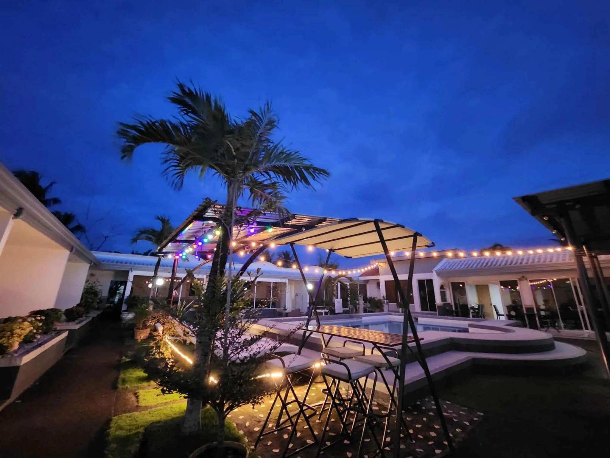 Swimming pool in Villa Del Pueblo Inn