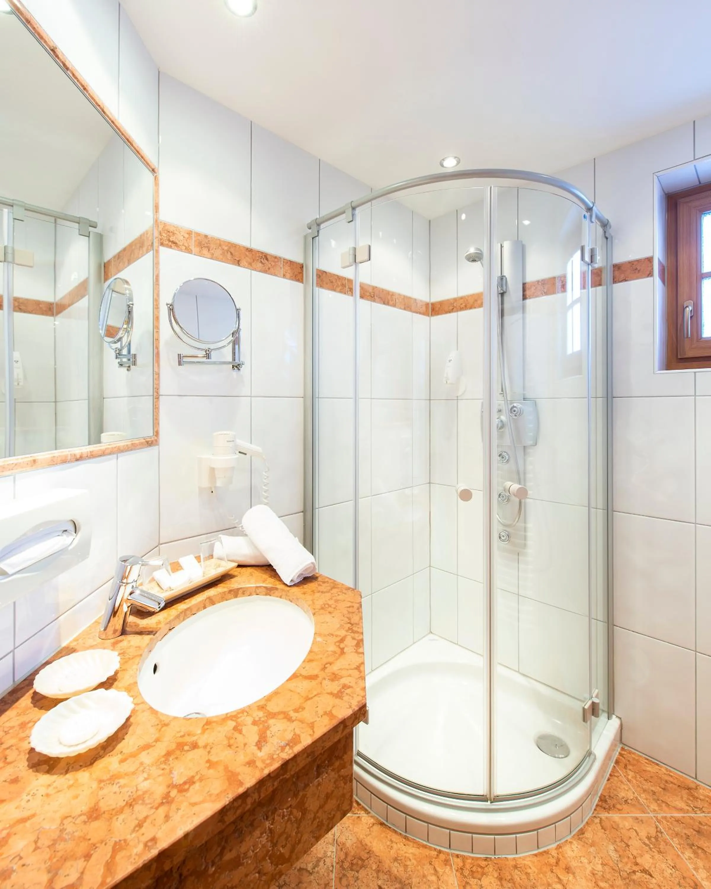 Bathroom in Hotel Glöckner und Hotel Residenz Glöckner