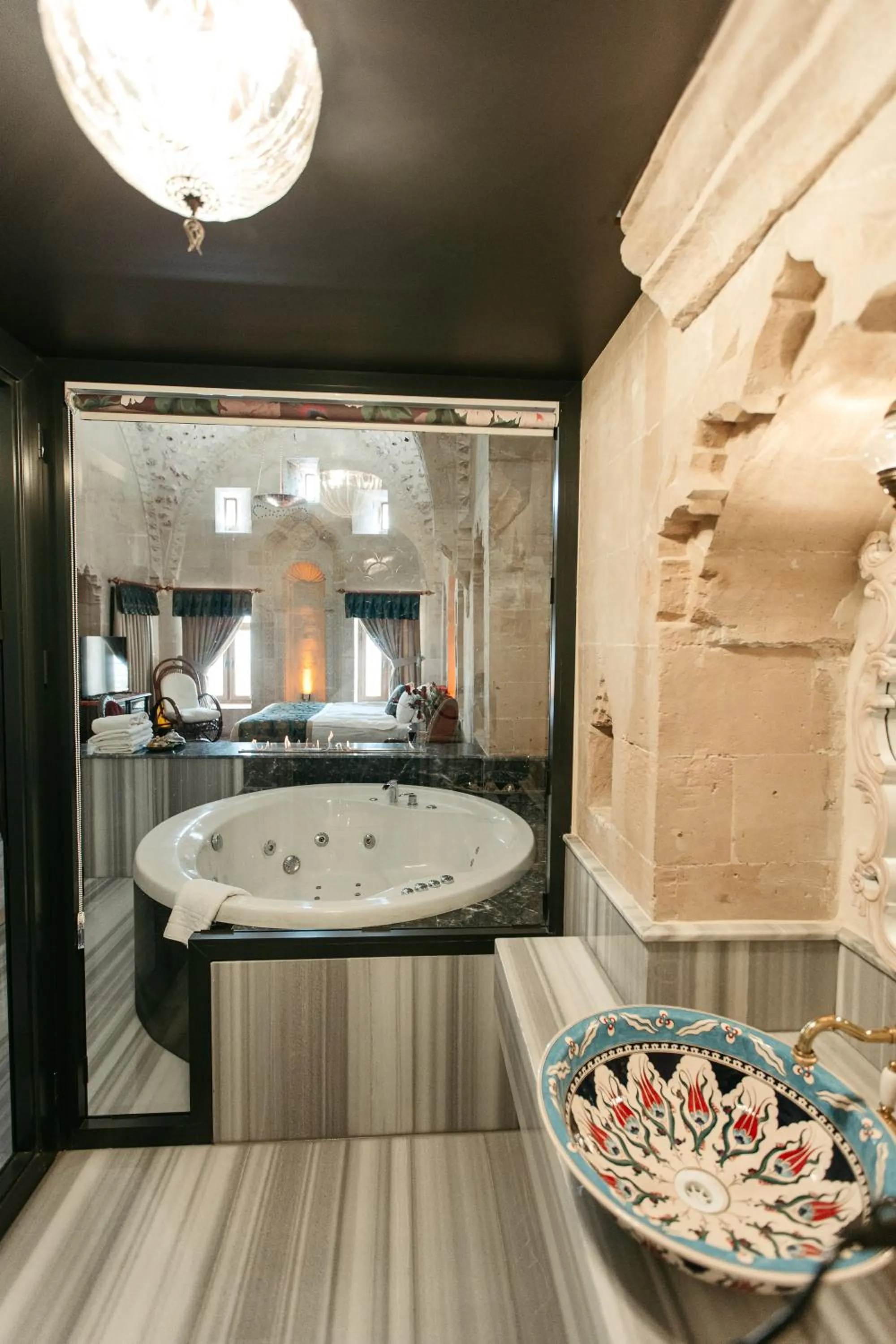 Bathroom in Maridin Hotel