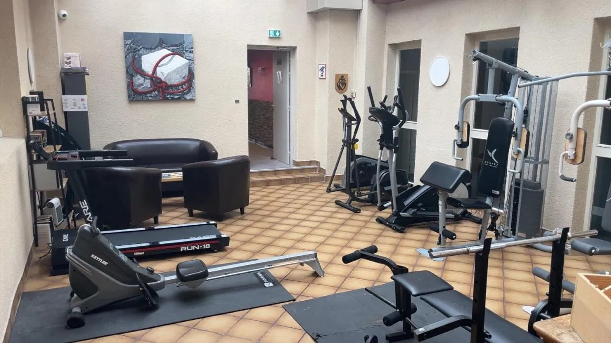 Fitness centre/facilities in Logis Hôtel Centrotel et Spa Bulles d'Allier