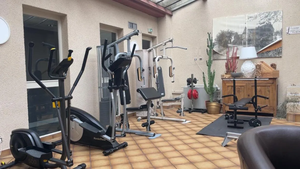 Fitness centre/facilities in Logis Hôtel Centrotel et Spa Bulles d'Allier