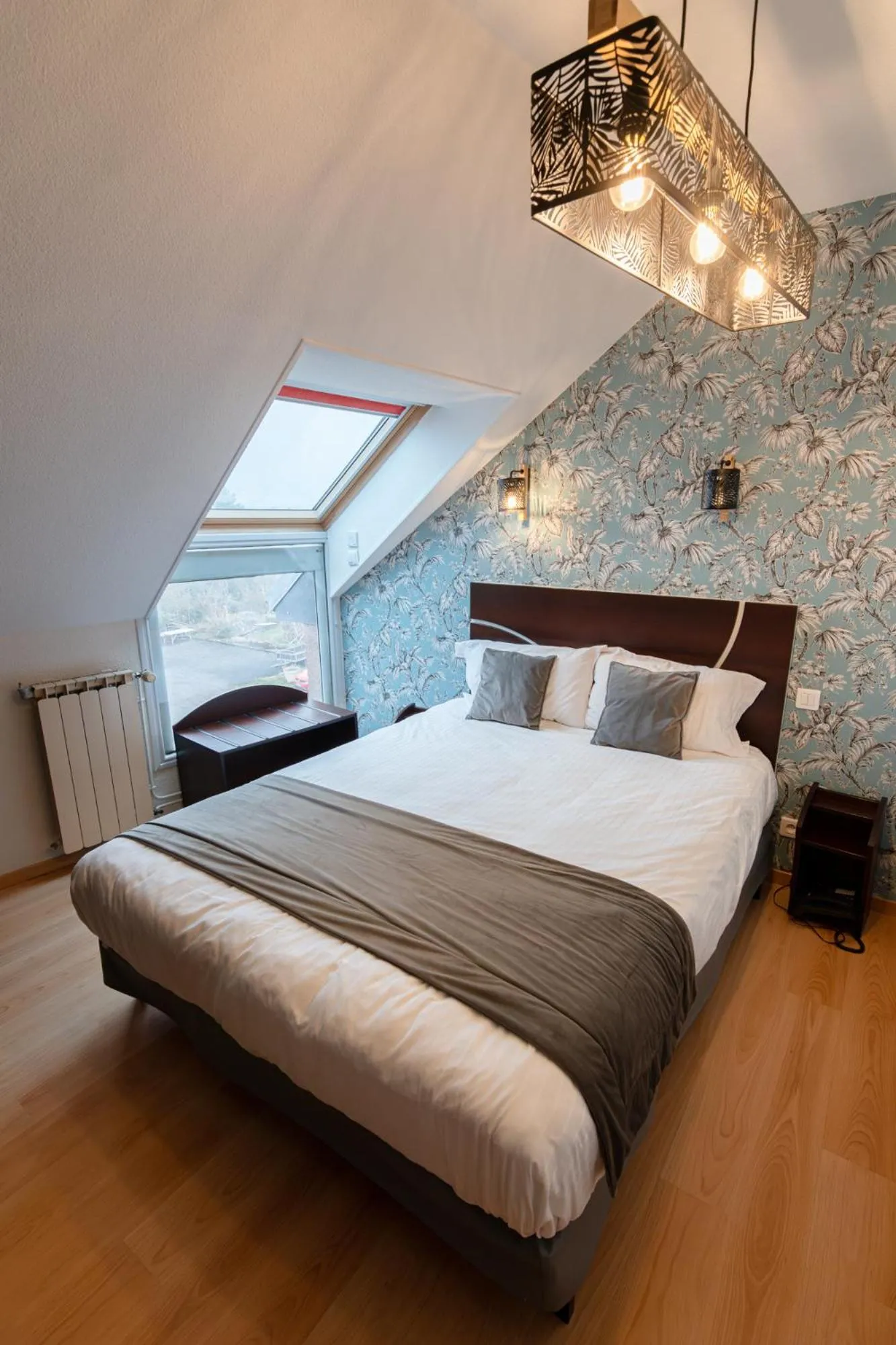 Bed in Logis Hôtel Centrotel et Spa Bulles d'Allier