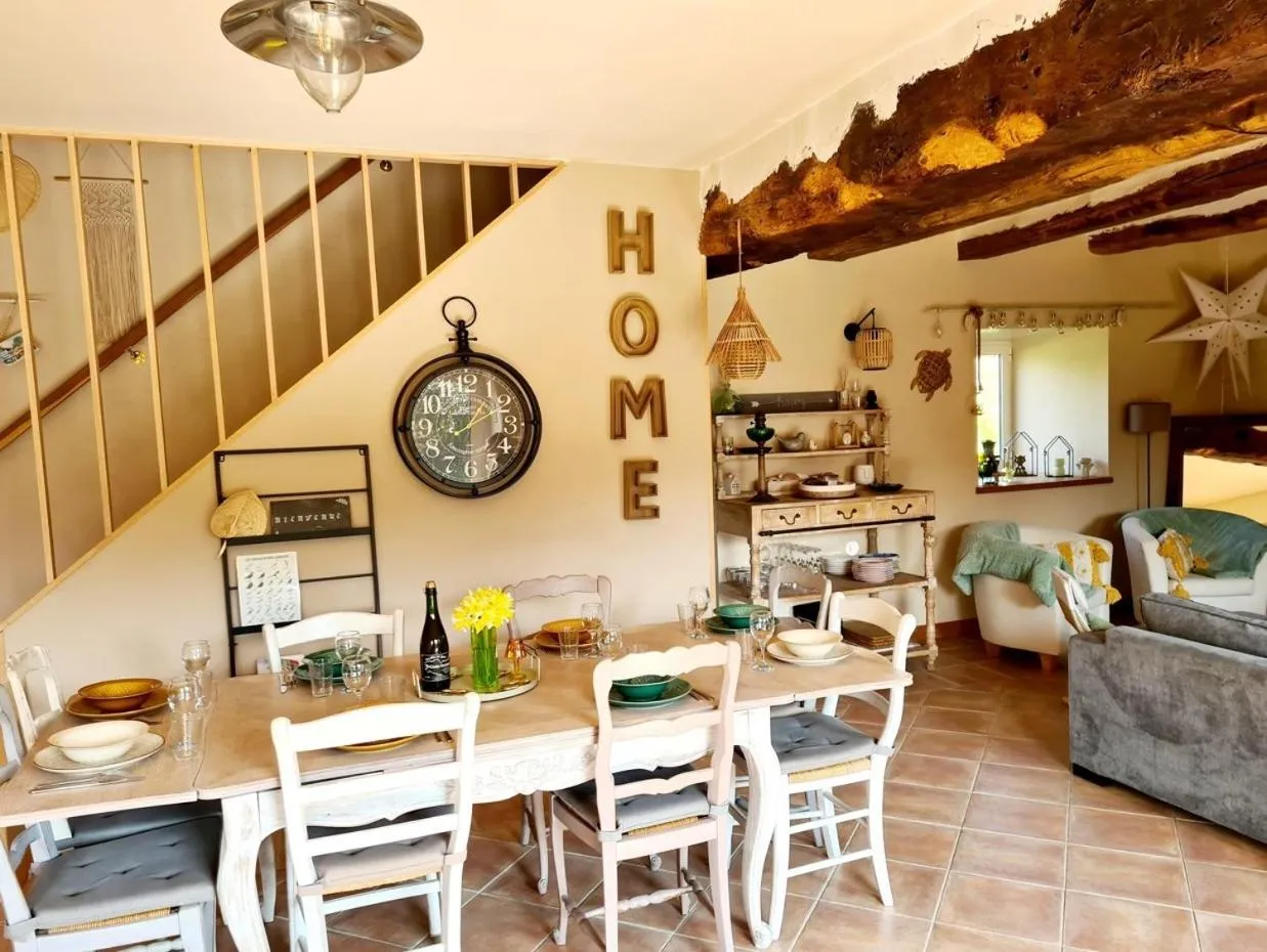 Dining area in Kêr Neizh Breizh - Gîtes de Charme - Le Petit Châtelier