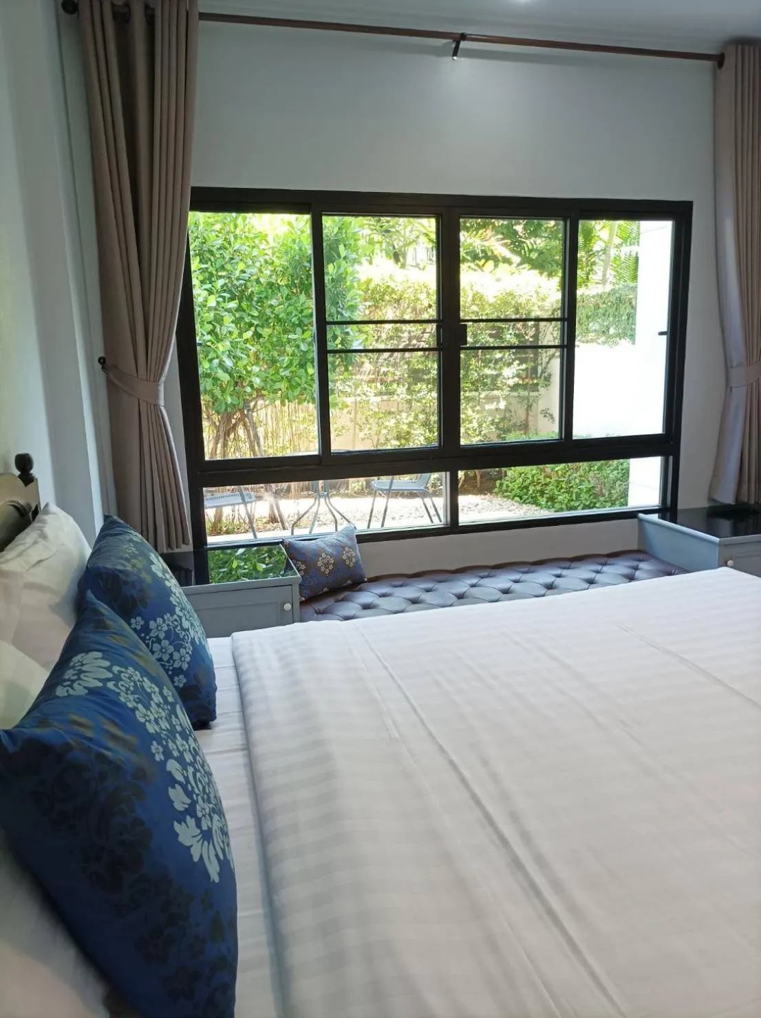 Bed in Triple Trees Residence former Double Tree Residence