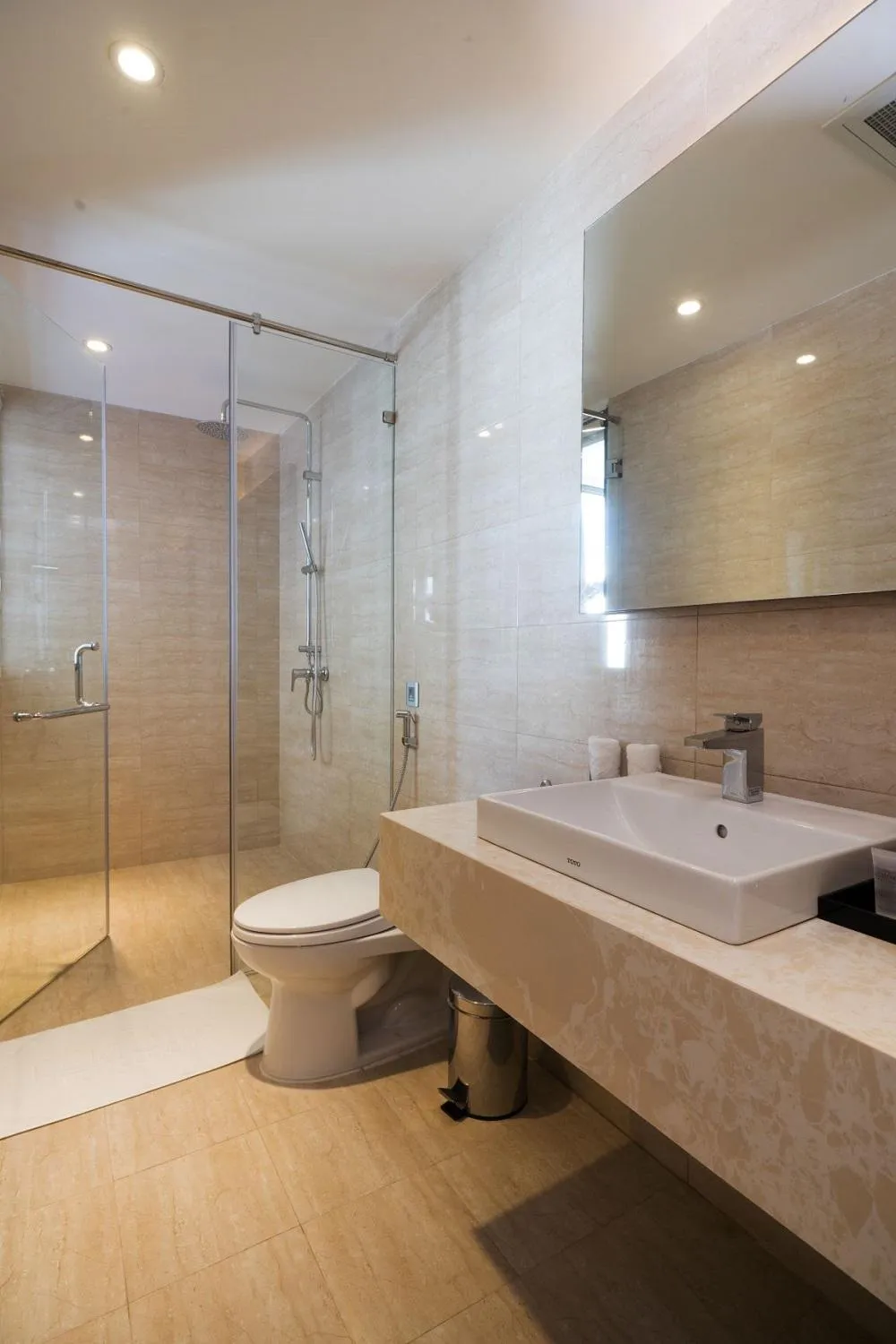 Bathroom in LeMore Hotel Nha Trang
