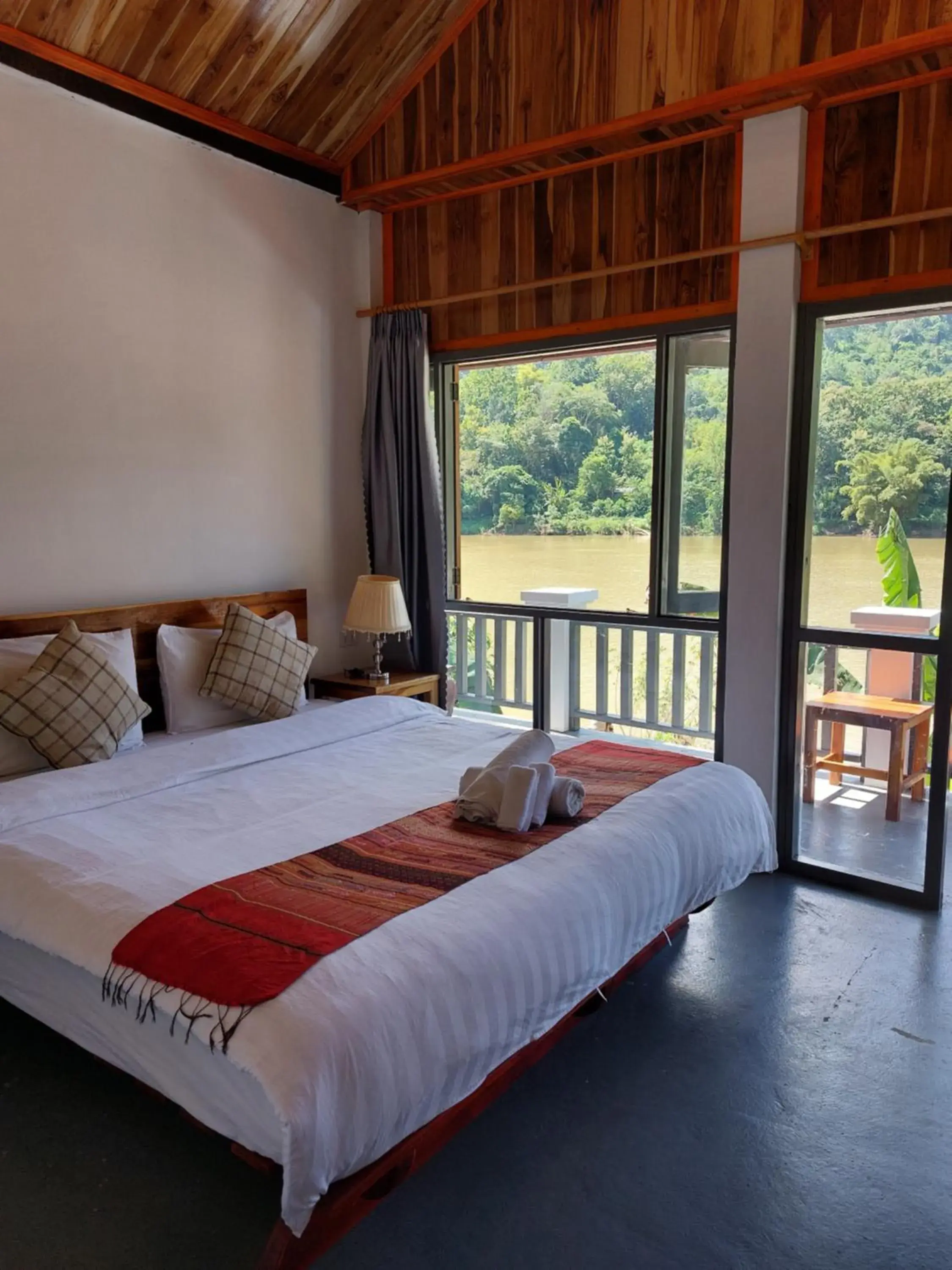 Double Room with Lake View in Nam ou view villa Double Room with Lake View in Nam ou view villa