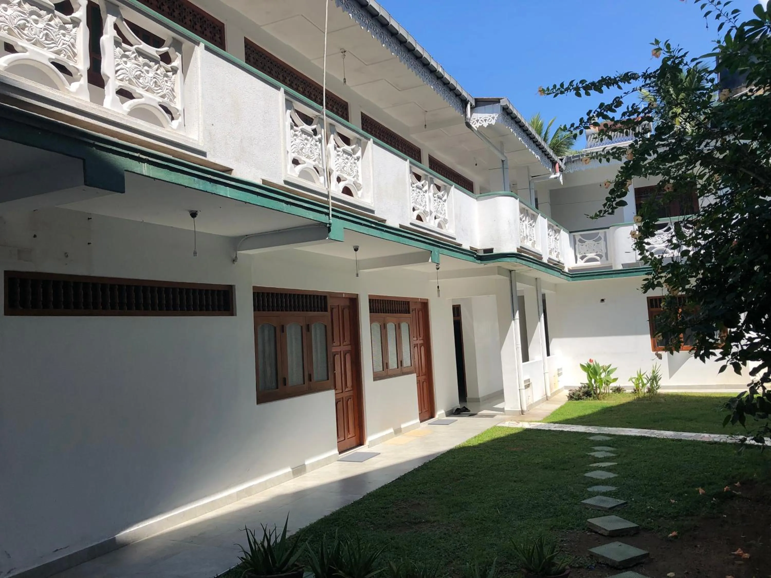 Facade/entrance in The Retreat Hotel