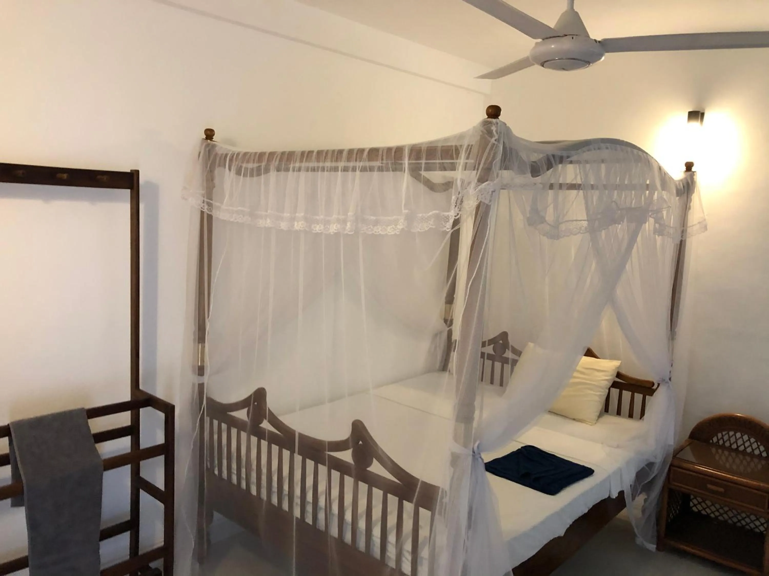 Bed in The Retreat Hotel