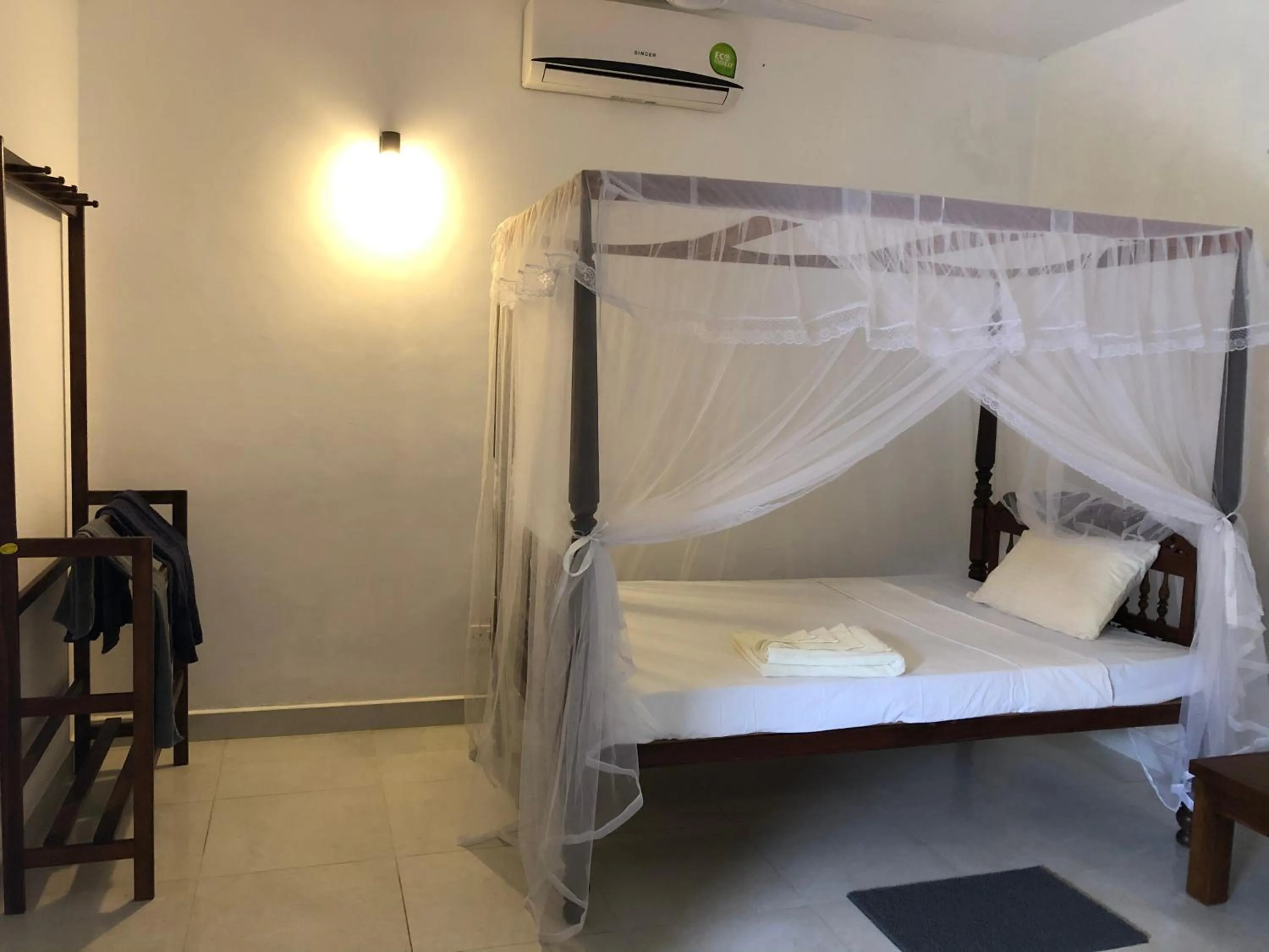 Bed in The Retreat Hotel