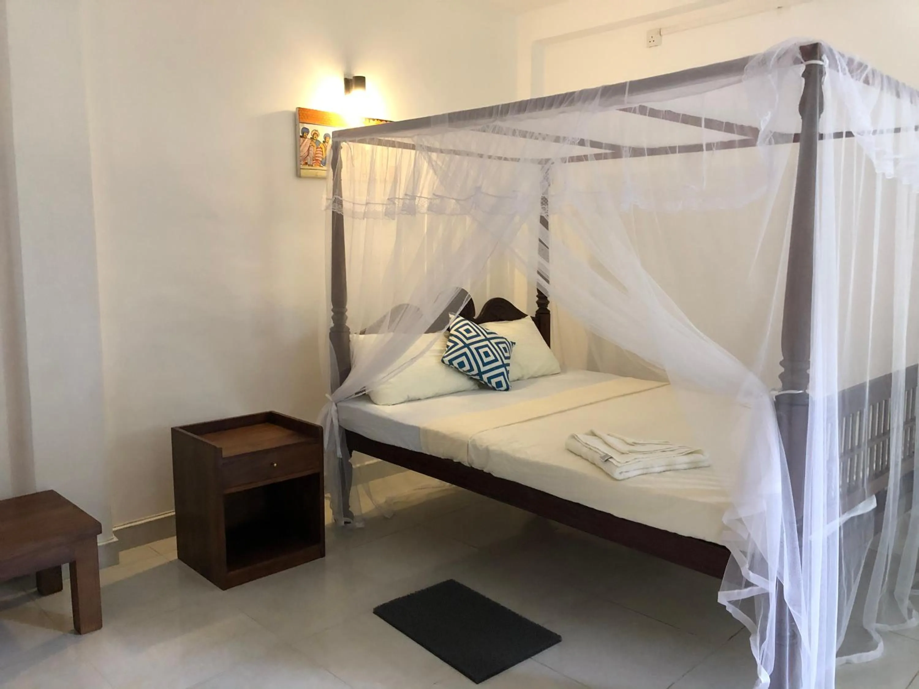 Bed in The Retreat Hotel