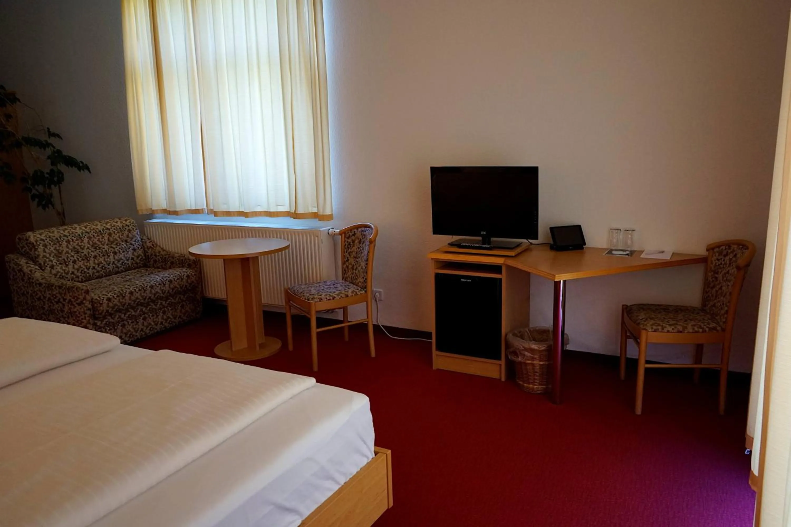 Photo of the whole room, Bed in Hainberg Hotel Garni