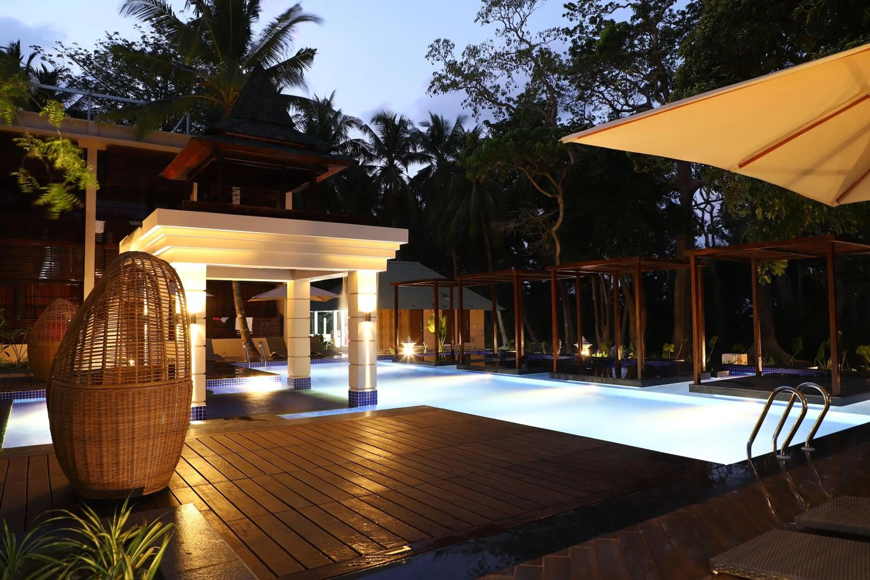 Swimming pool in Sea Shell Samssara