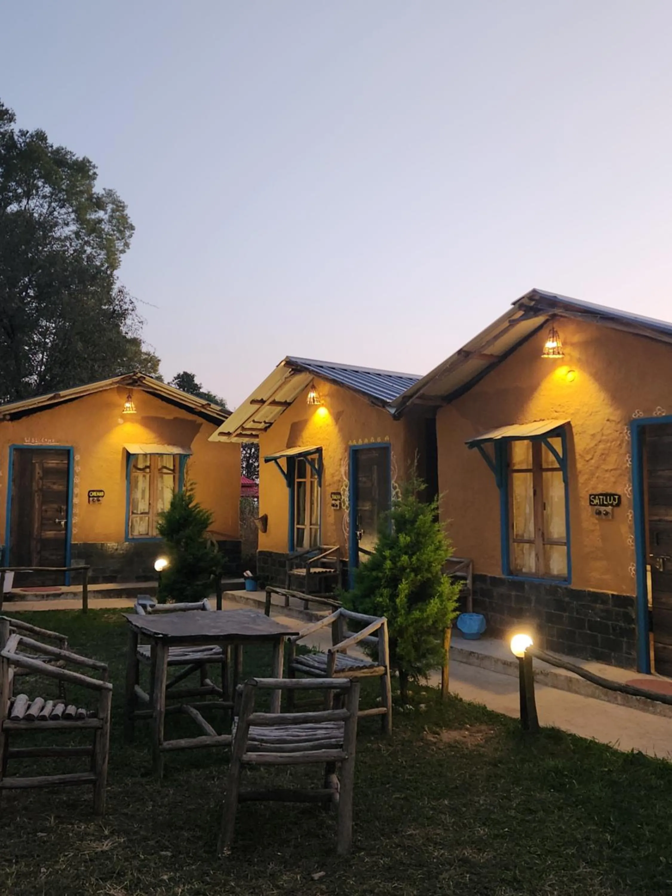 Property building in Monkey Mud House and Camps, Bir