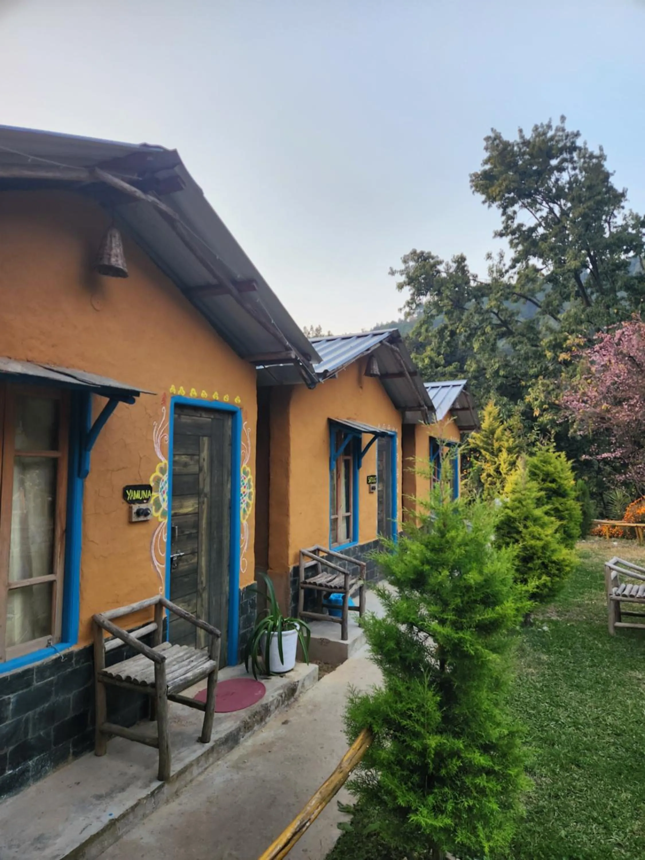 Property building in Monkey Mud House and Camps, Bir