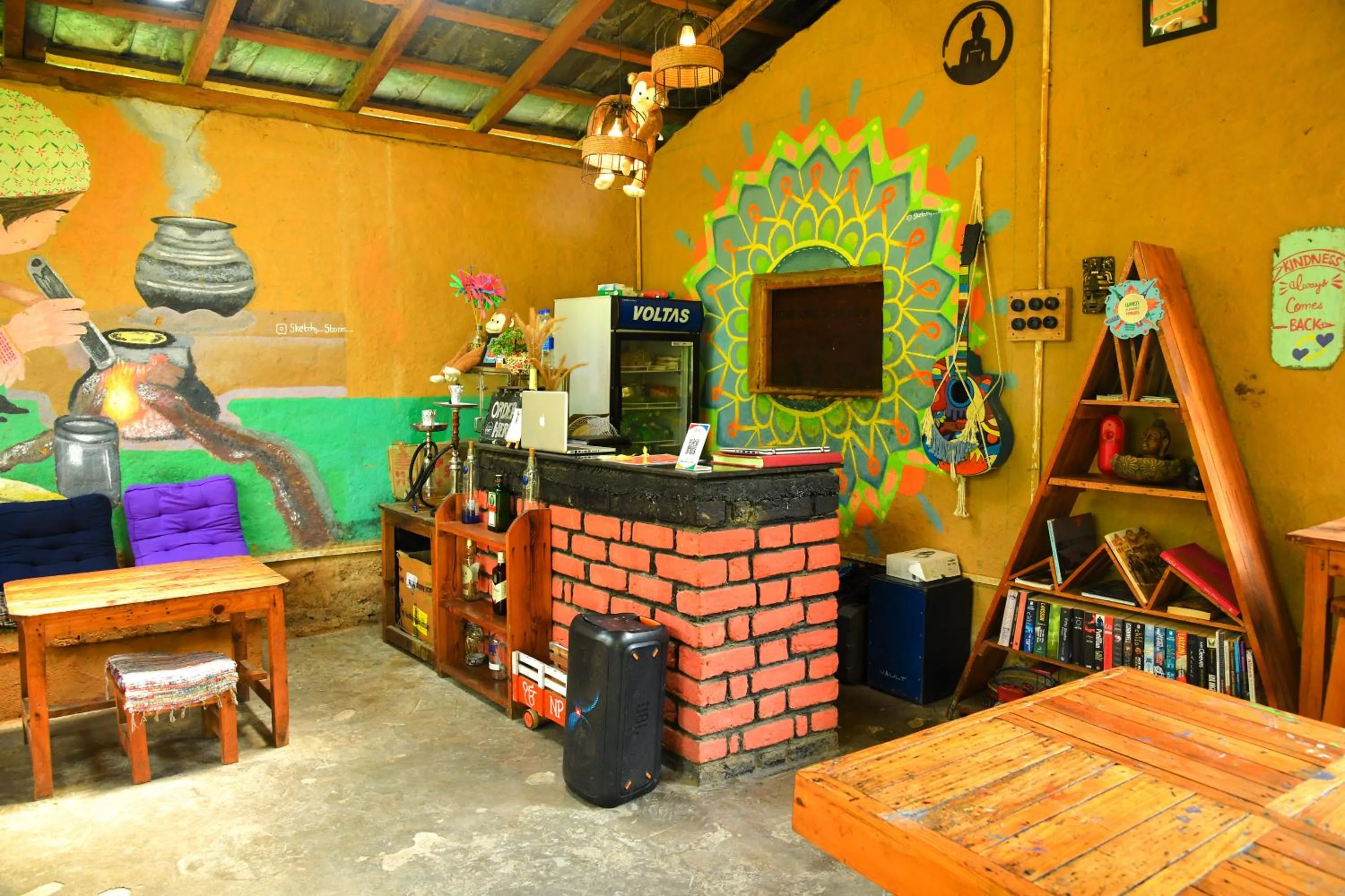 Restaurant/places to eat in Monkey Mud House and Camps, Bir