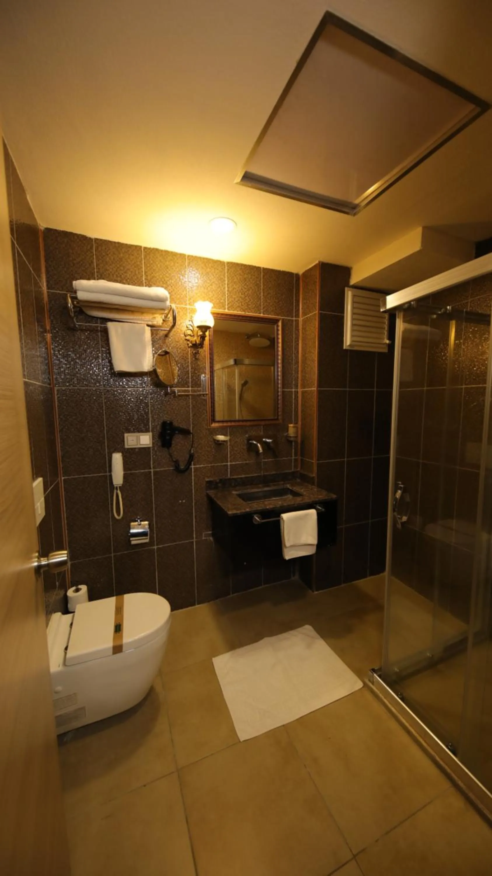 Bathroom in Reform Hotel