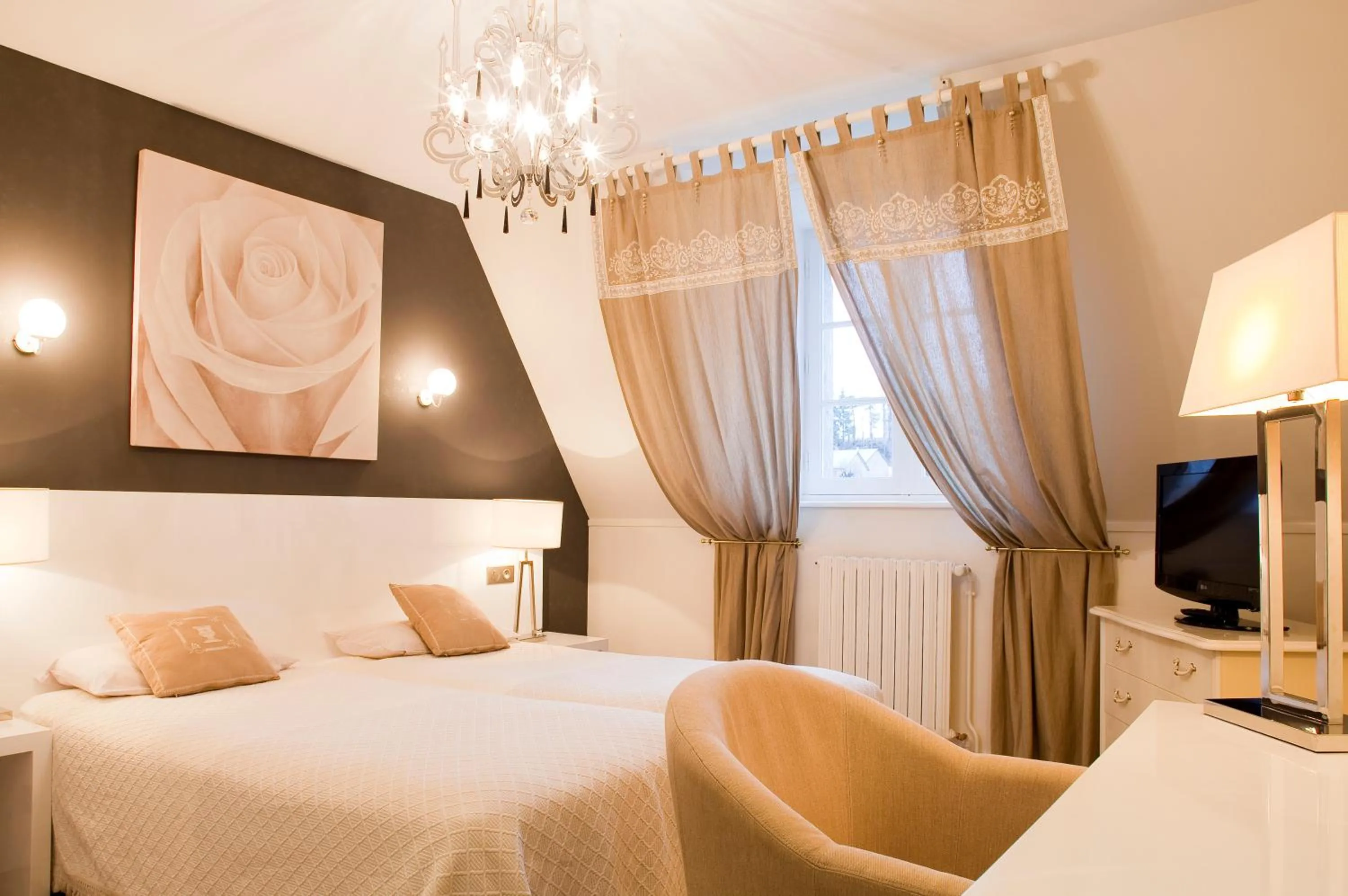 Bedroom, Bed in Le Bailliage Hôtel & Spa