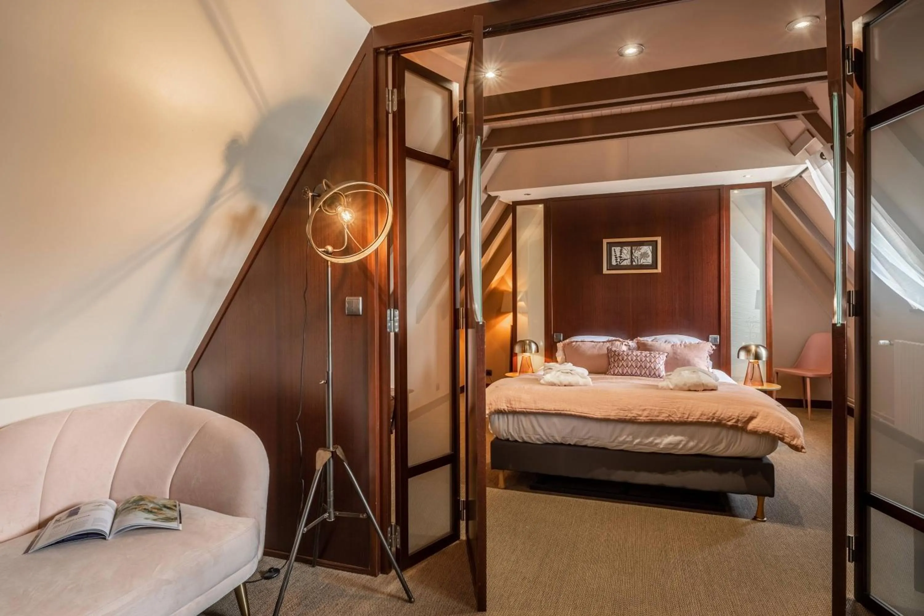 Living room, Bed in Le Bailliage Hôtel & Spa