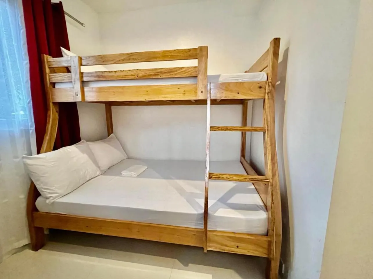 Bed in Batis ni Juan Leisureland