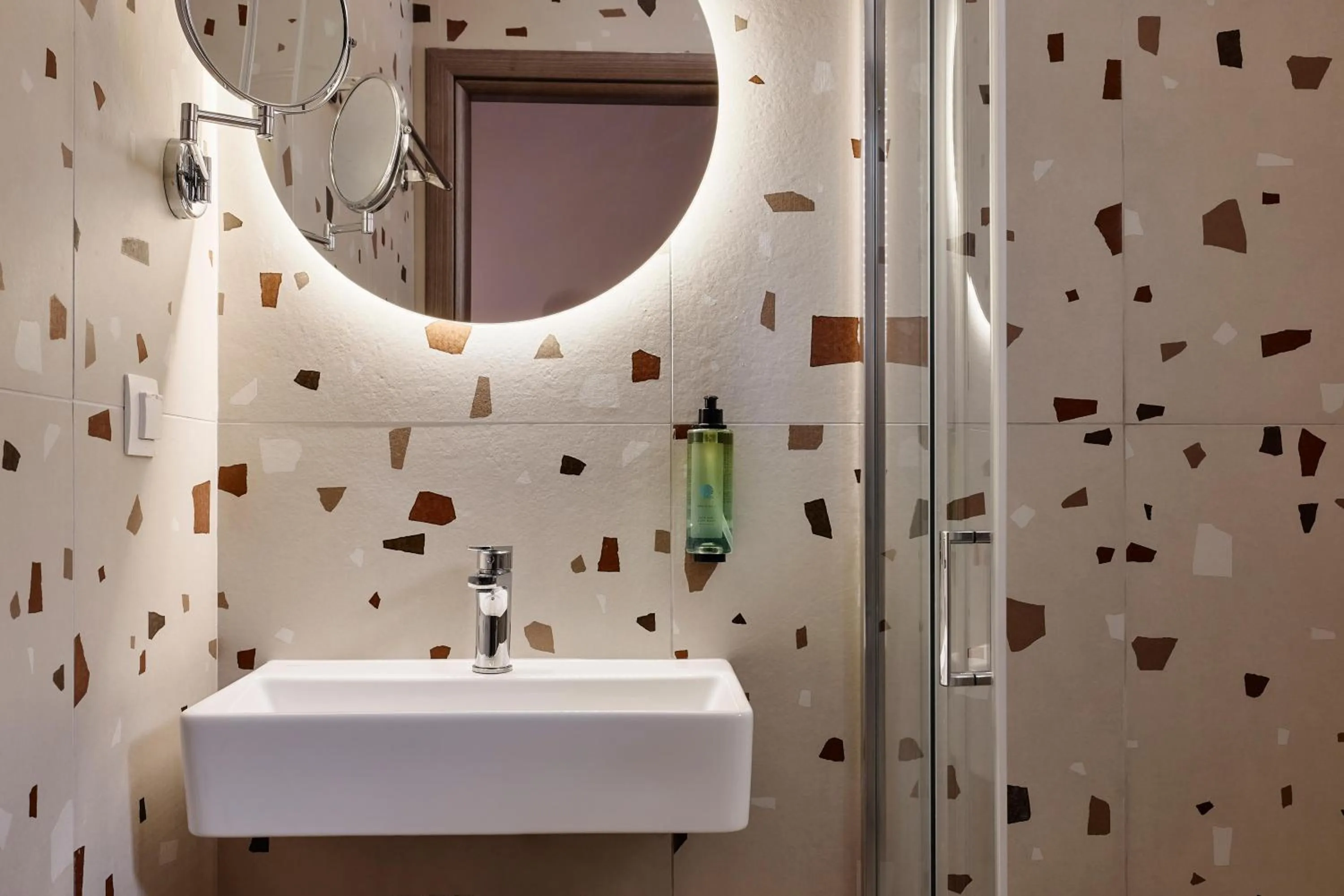 Bathroom in Glavas Inn Hotel