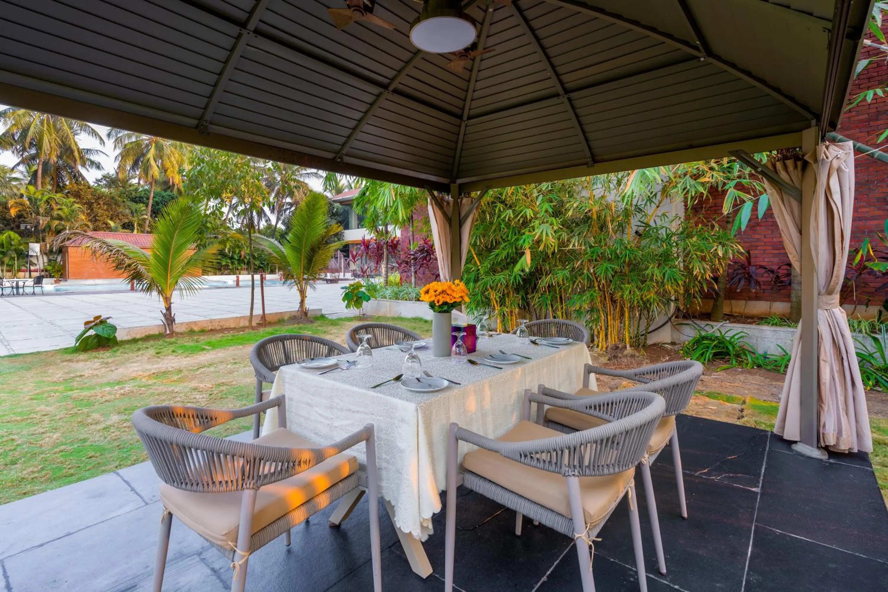 Restaurant/places to eat in Treat Beach Resort