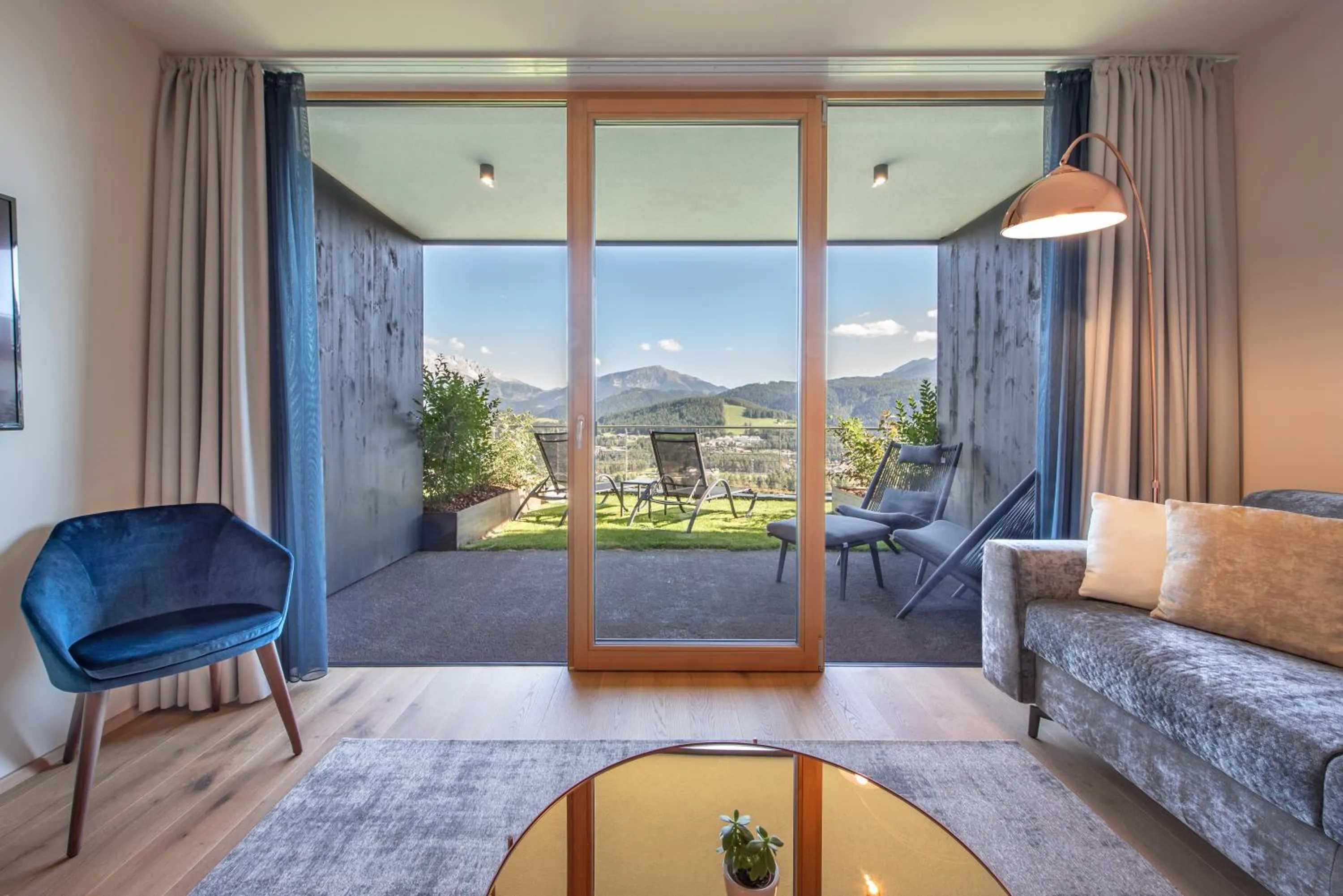 Living room in Panoramahotel Obkircher