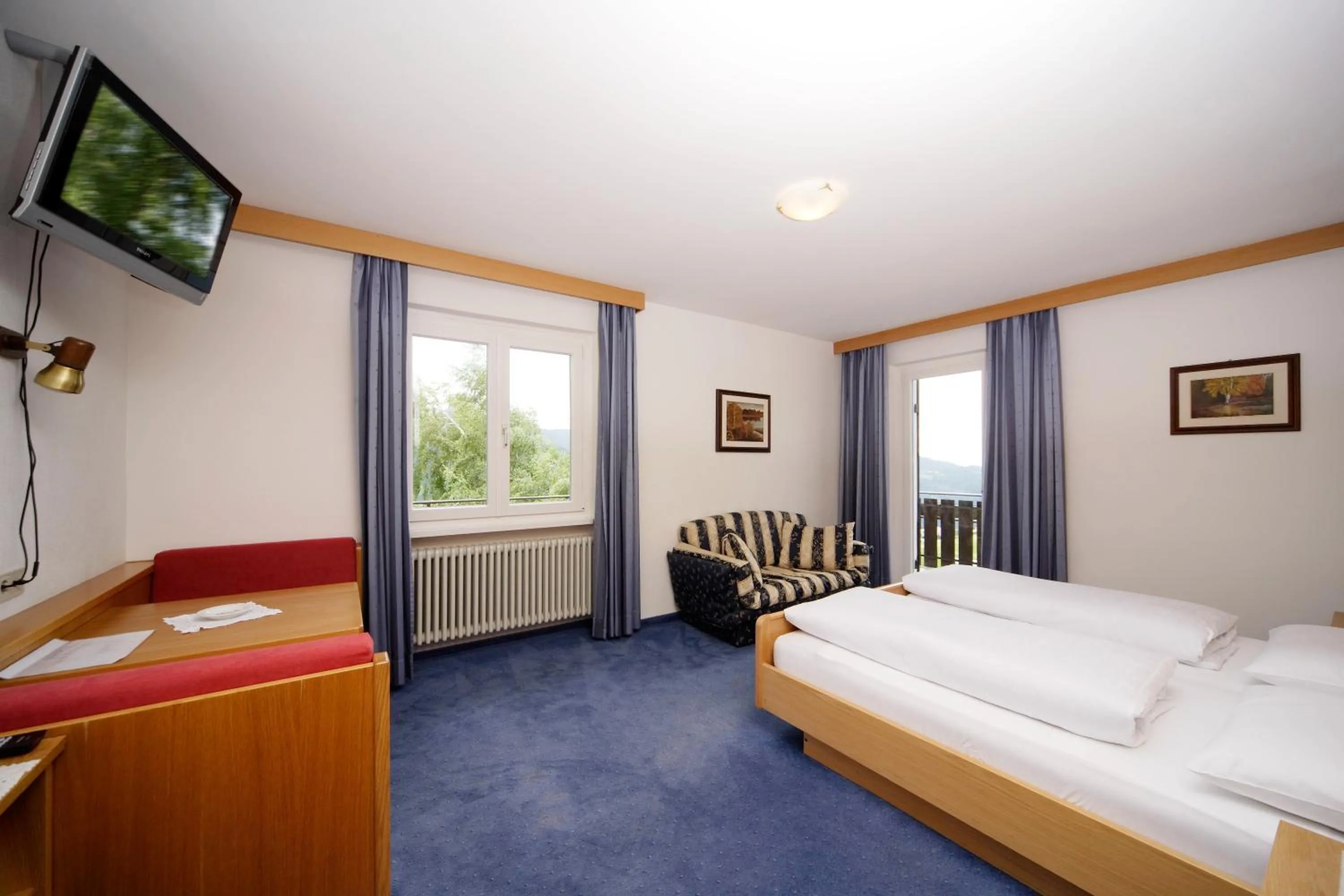 Photo of the whole room, Bed in Panoramahotel Obkircher