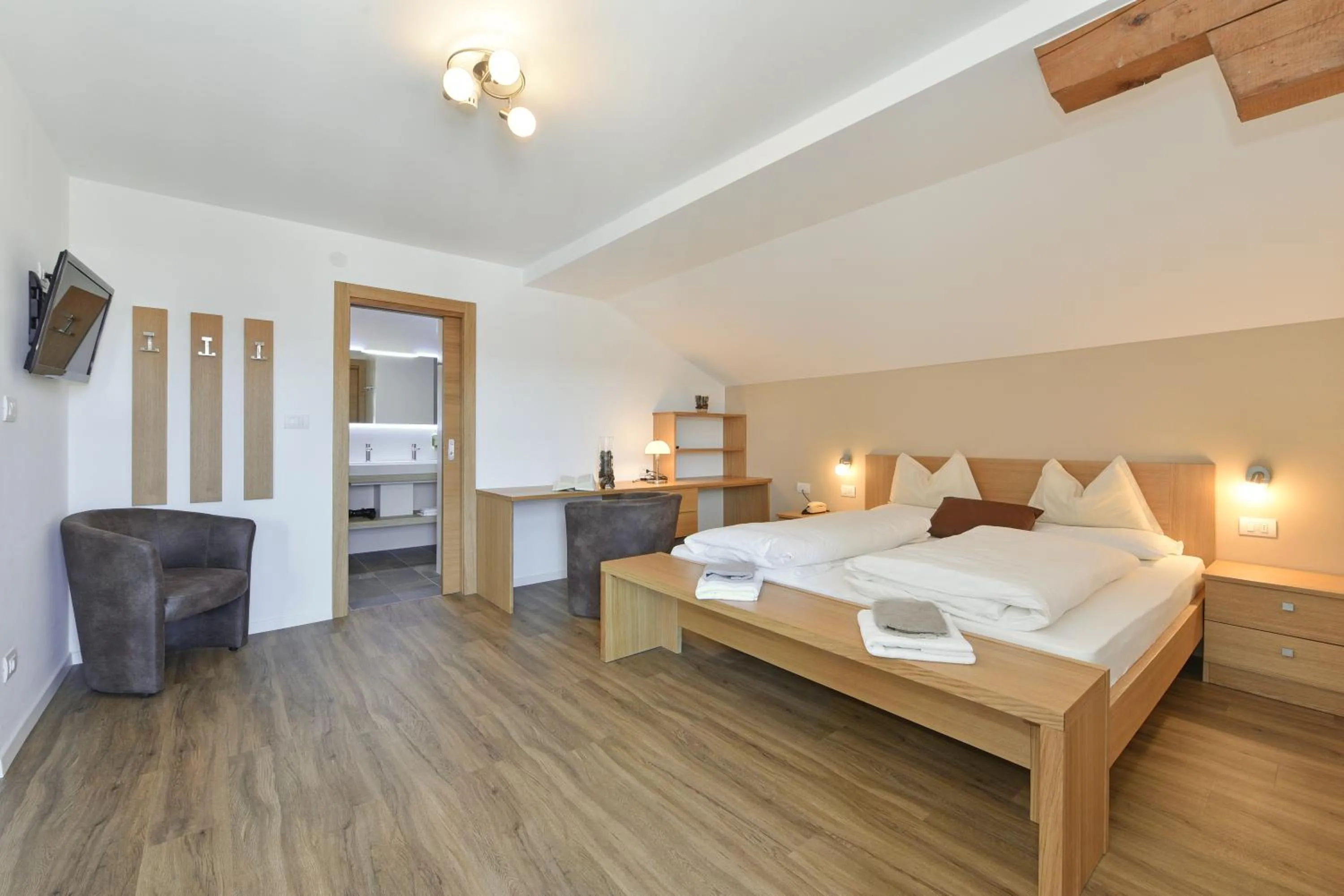 Photo of the whole room, Bed in Panoramahotel Obkircher