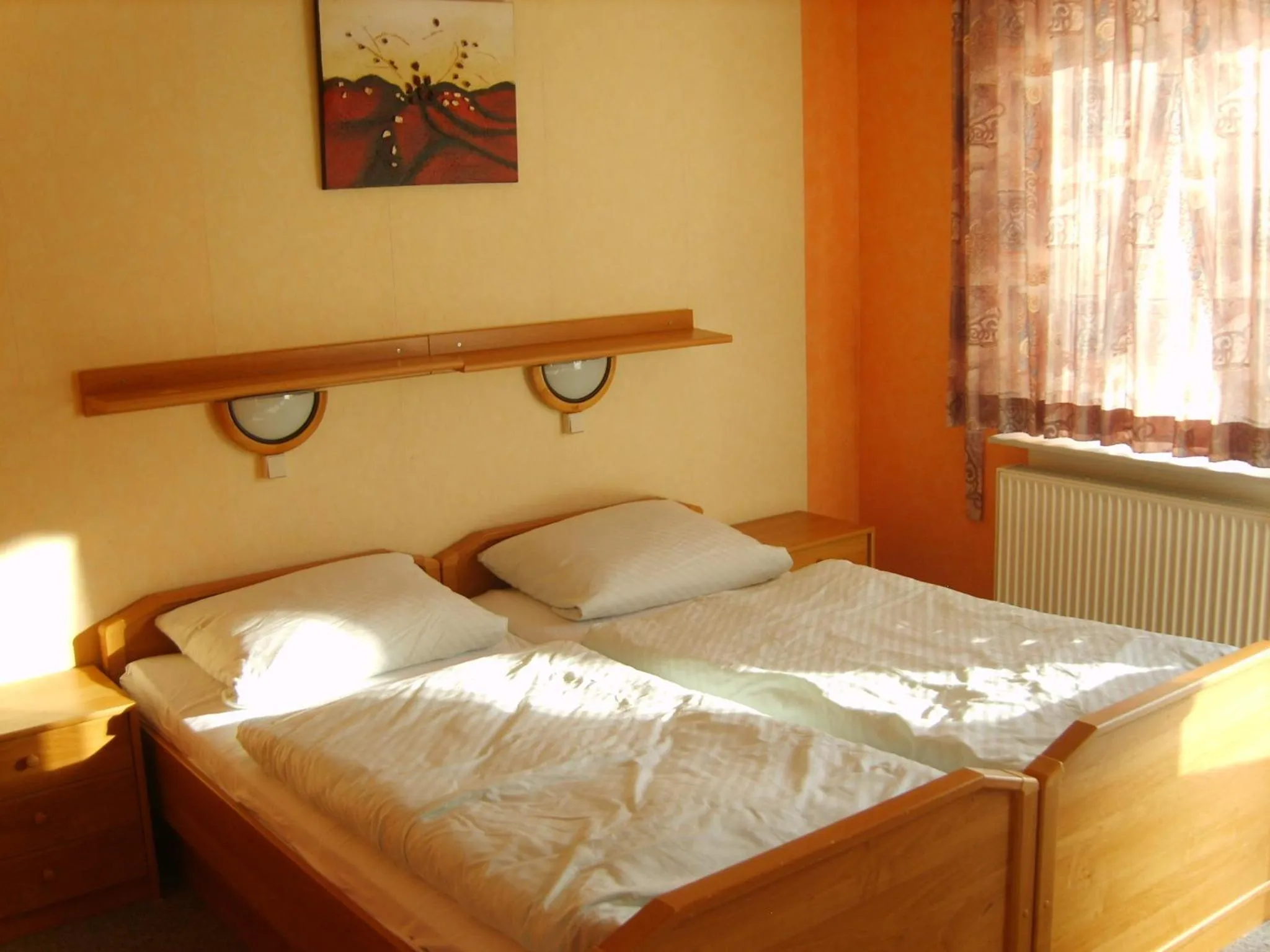 Photo of the whole room, Bed in Hotel-Garni "Hof von Hannover"