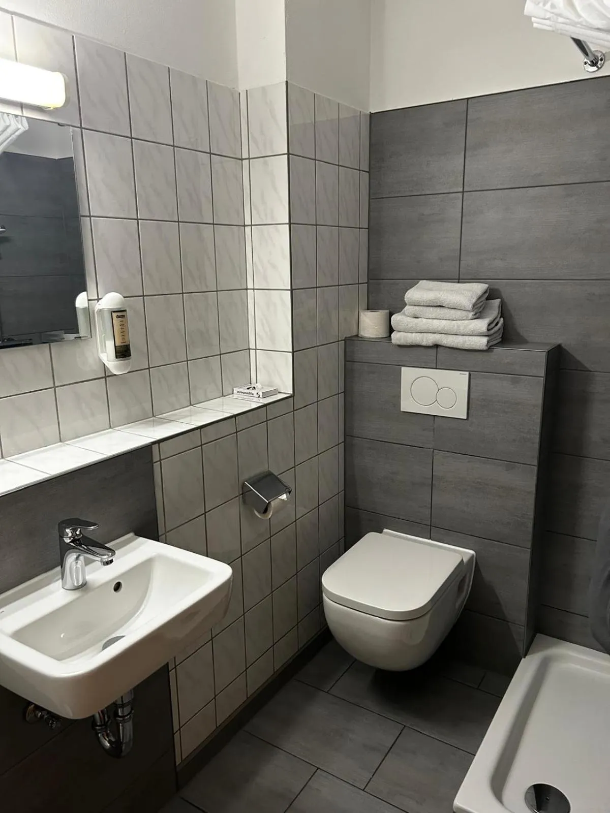 Toilet in Hotel-Garni "Hof von Hannover"