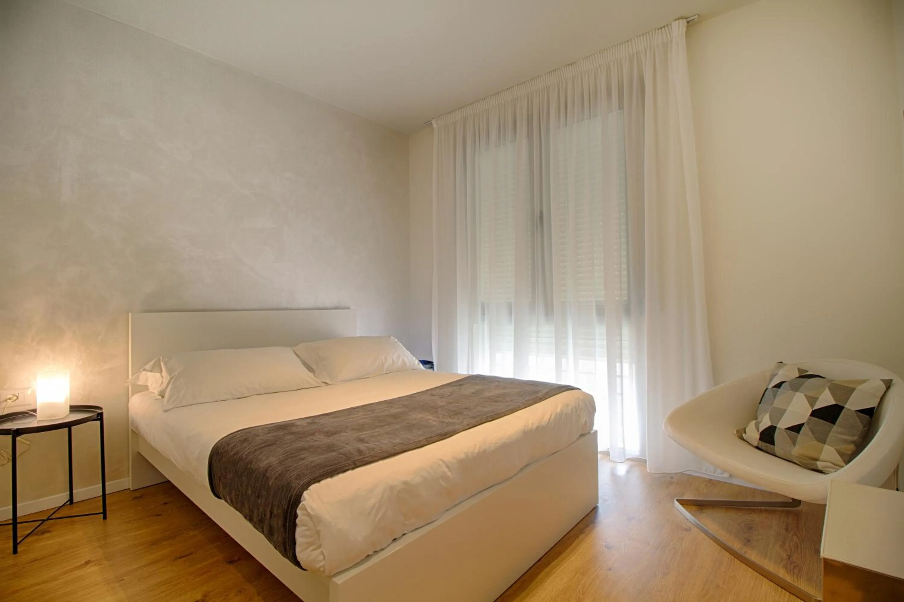 People, Bed in THE ROOMS - Serviced Apartments Tirana