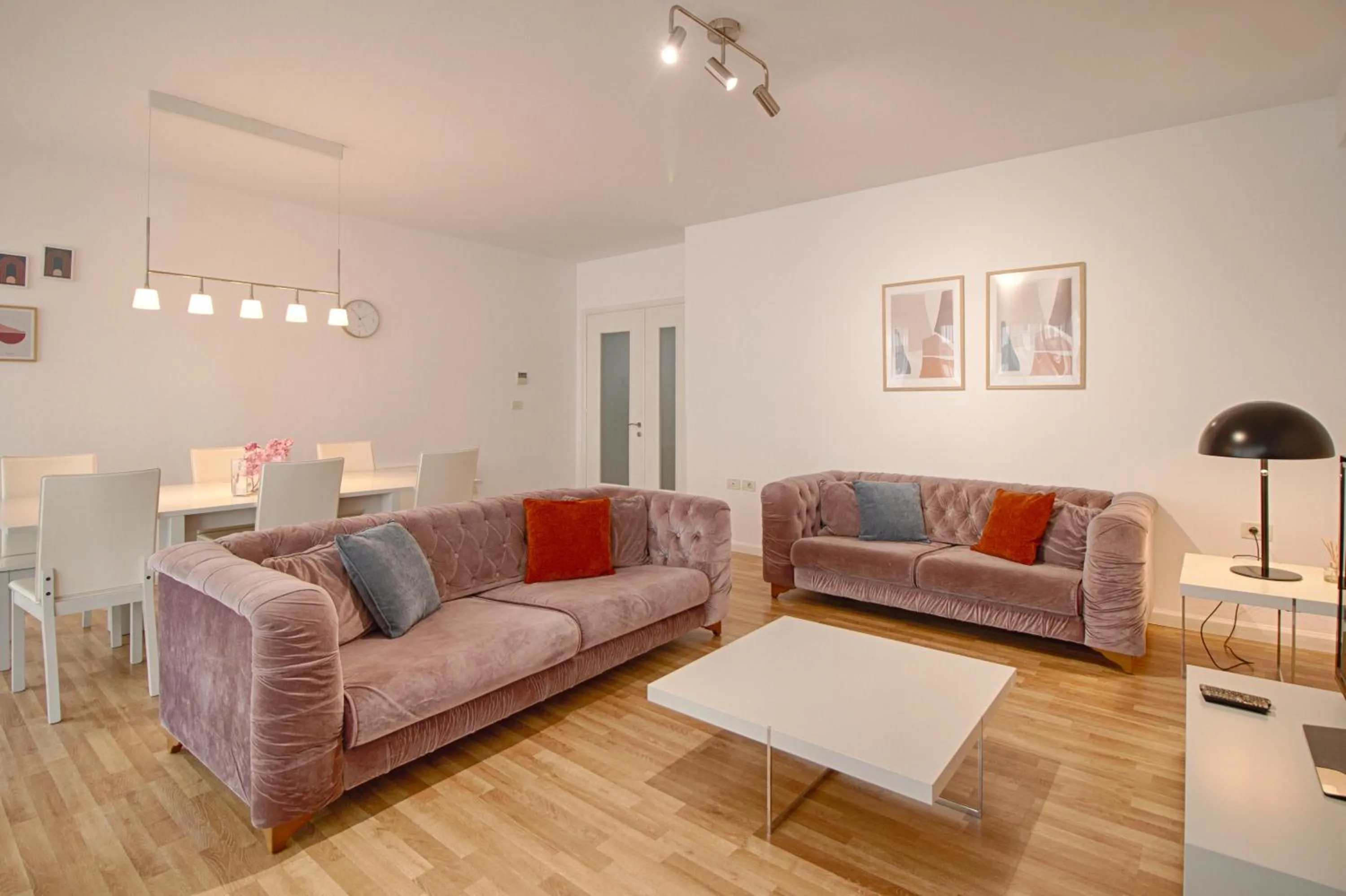 Communal lounge/ TV room in THE ROOMS - Serviced Apartments Tirana