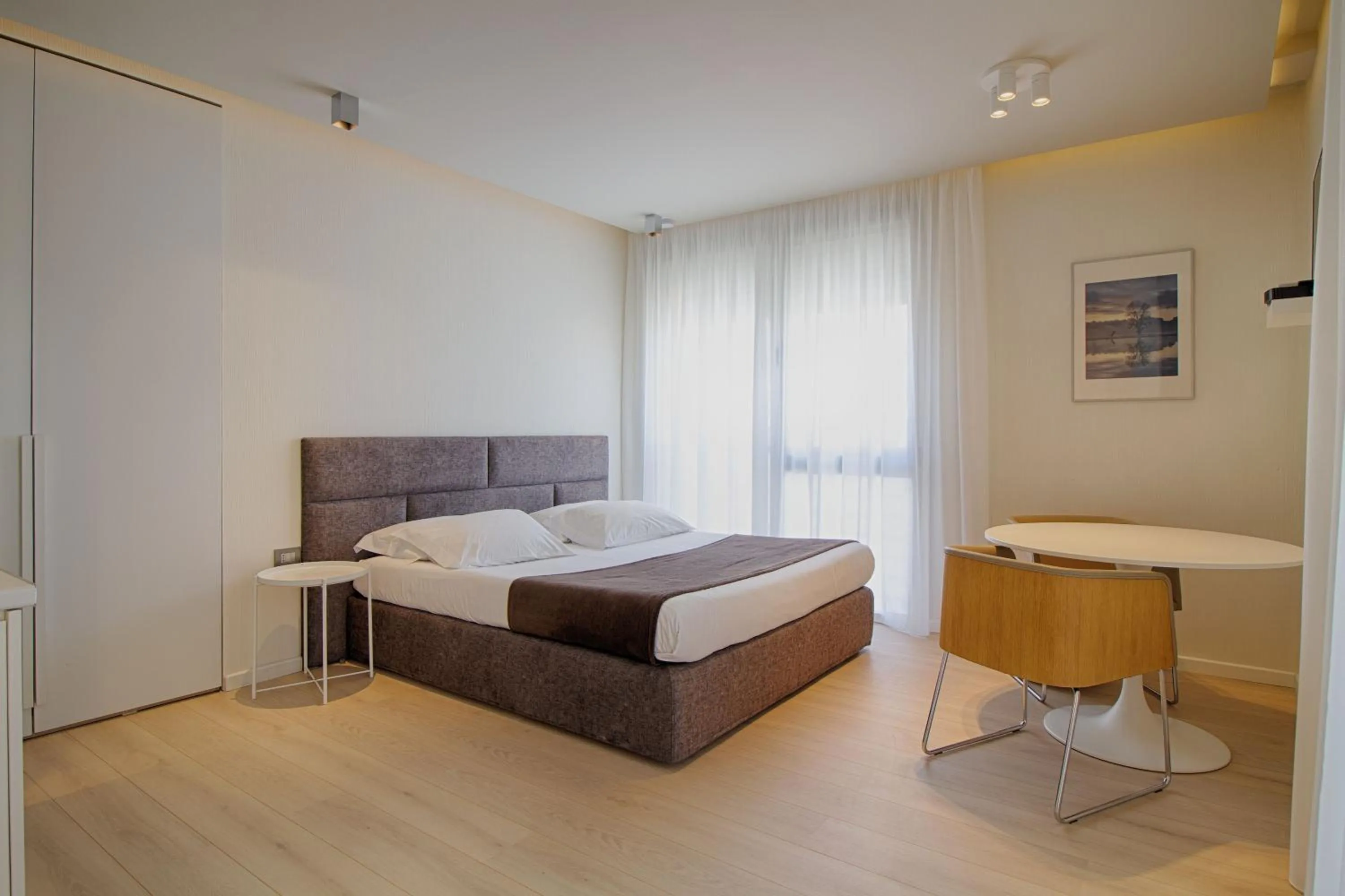 Balcony/Terrace, Bed in THE ROOMS - Serviced Apartments Tirana
