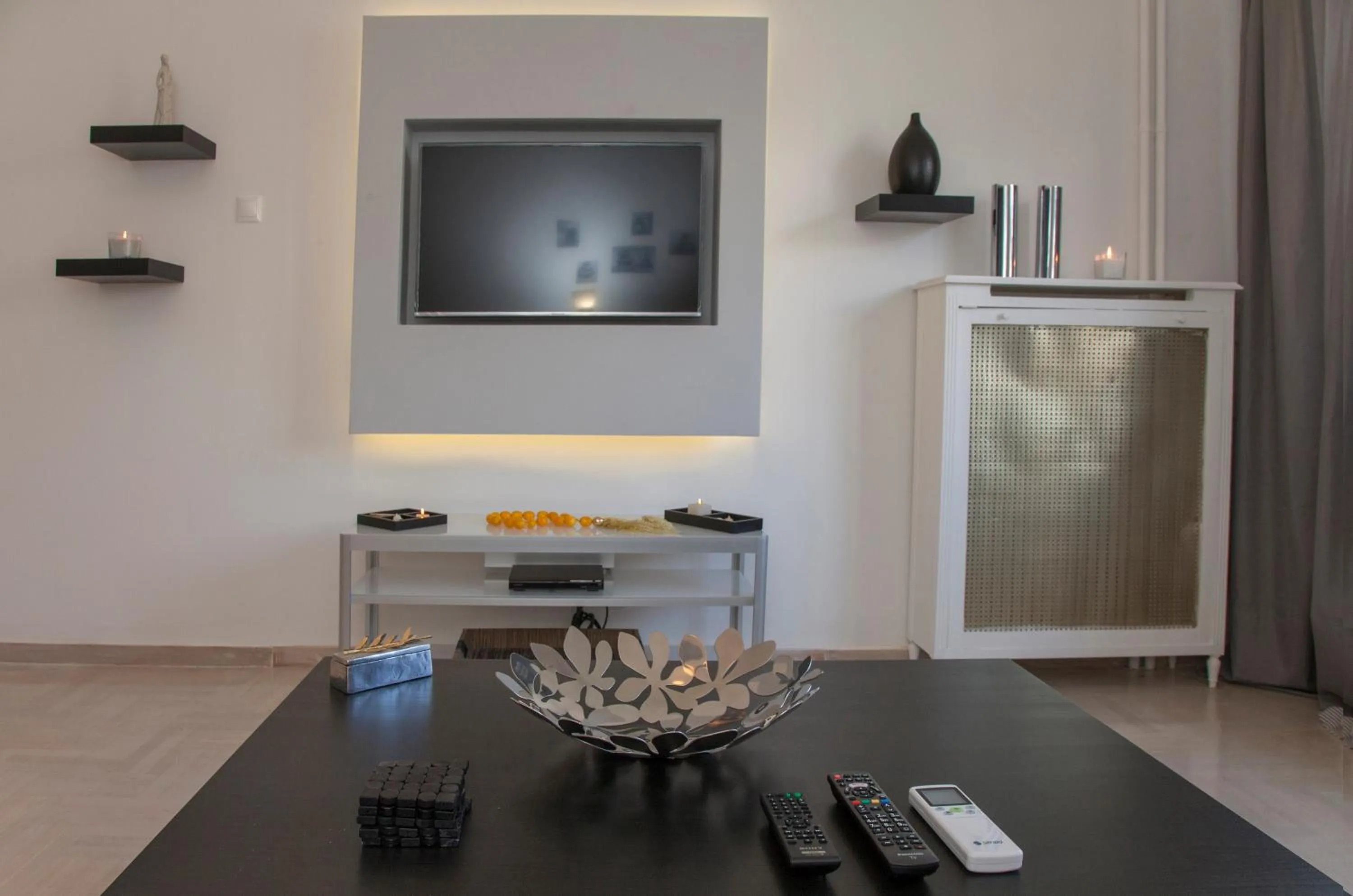 Living room in Athens Jem near the Archaeological Museum by GHH