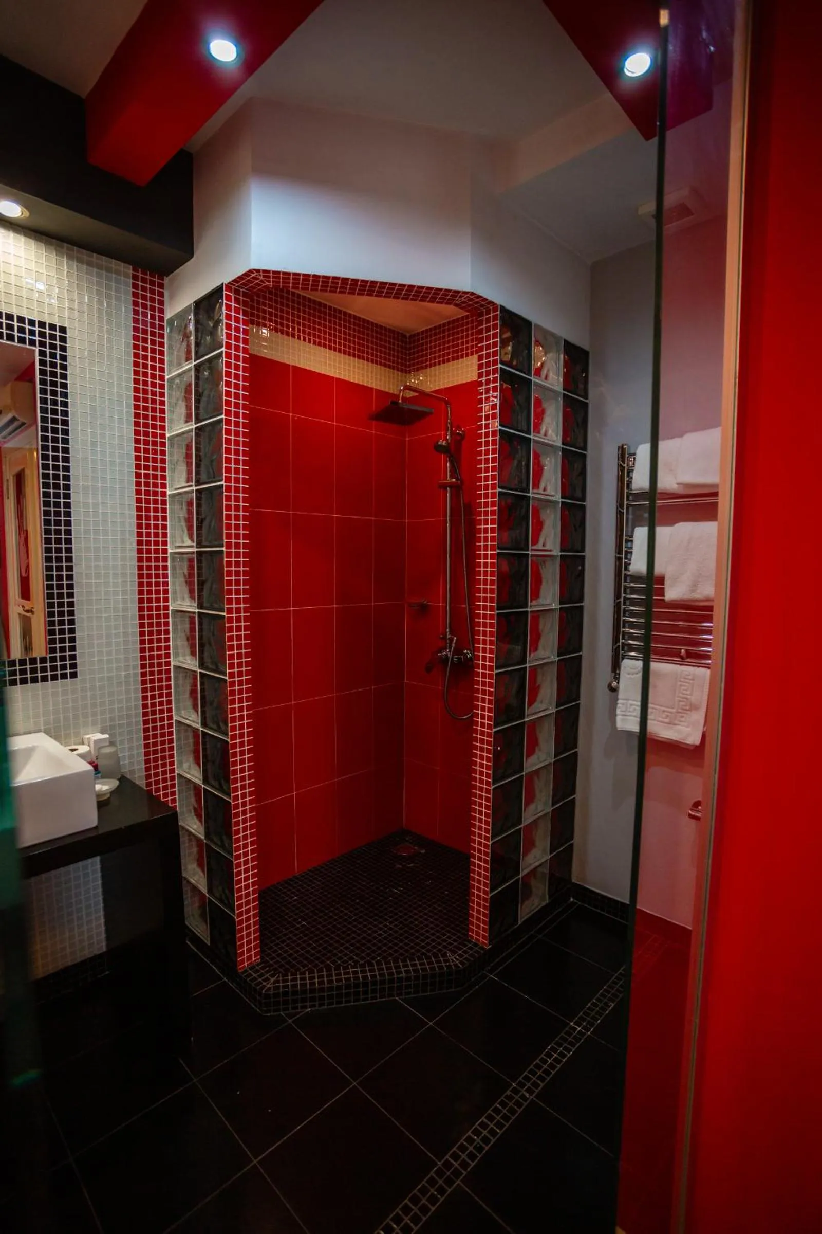 Shower in Piazza Boutique Hotel