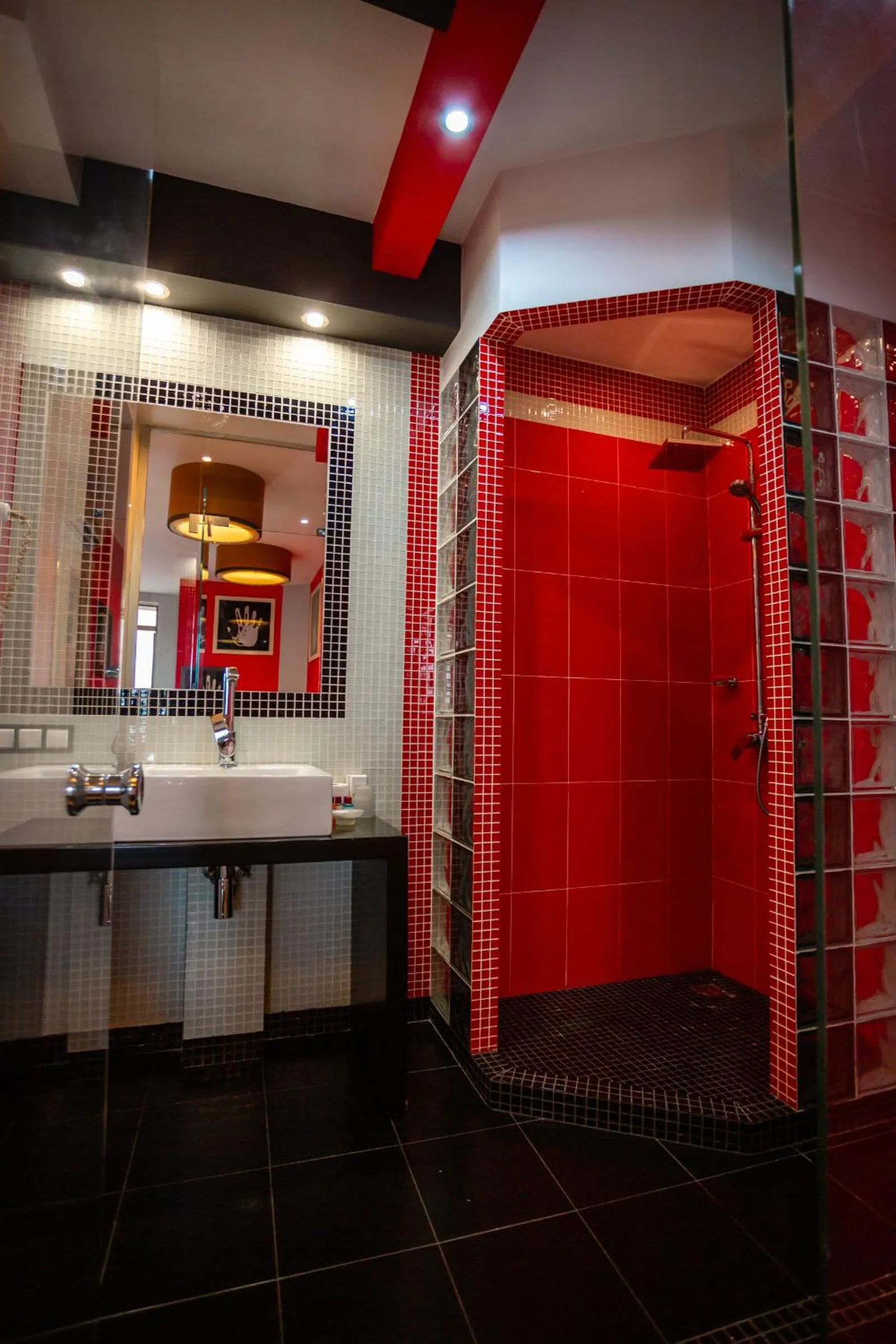 Shower in Piazza Boutique Hotel