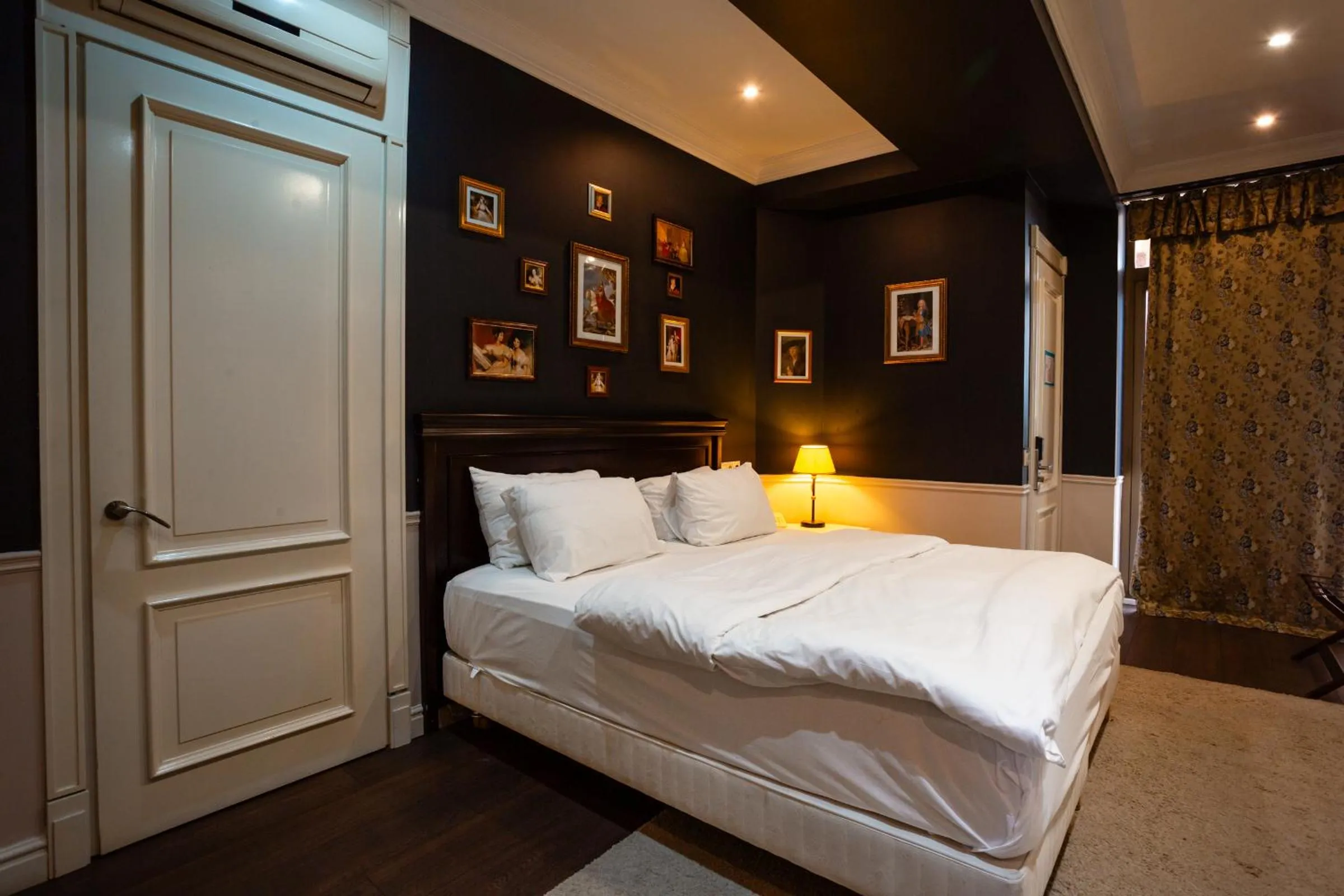 Bed in Piazza Boutique Hotel