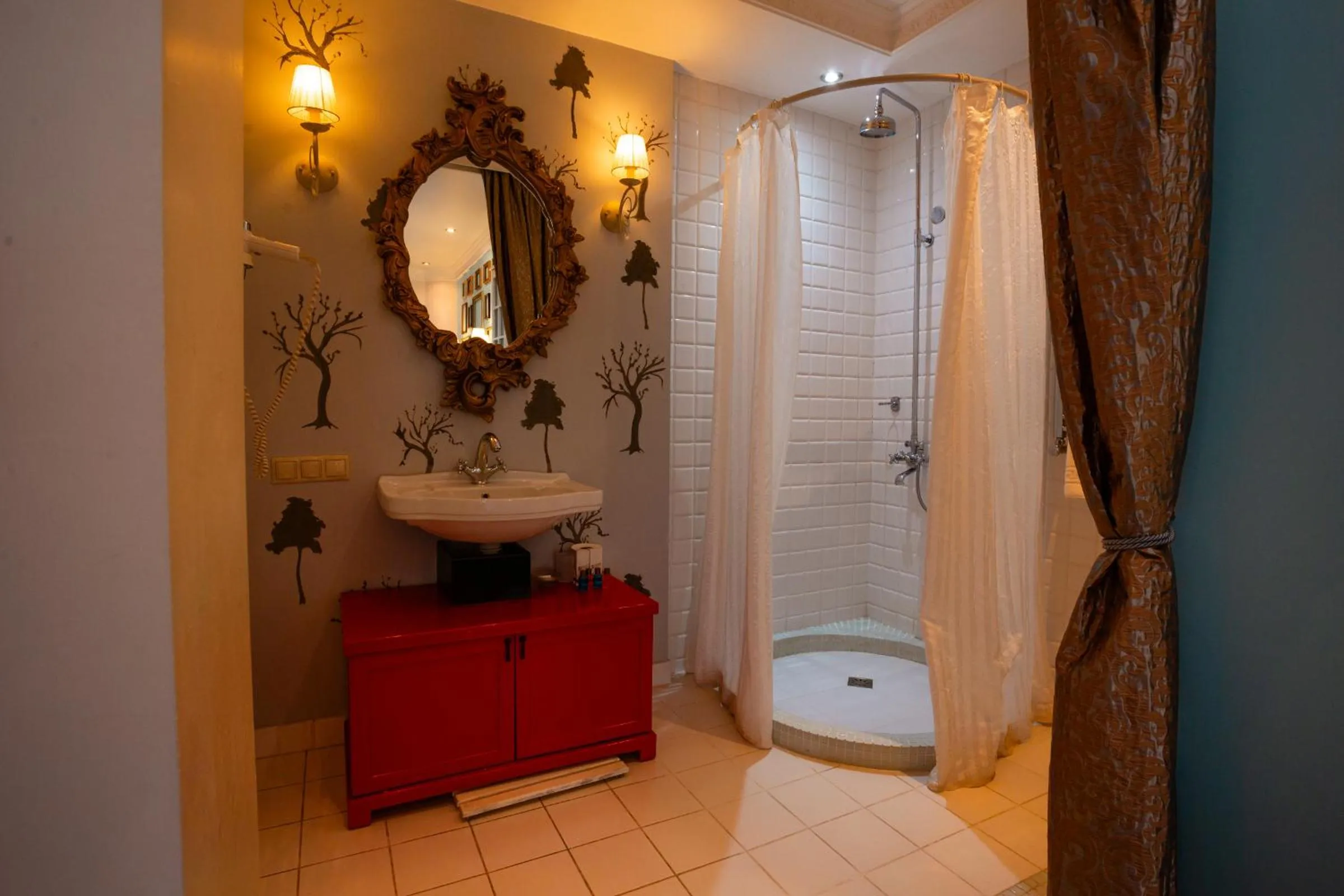 Shower in Piazza Boutique Hotel