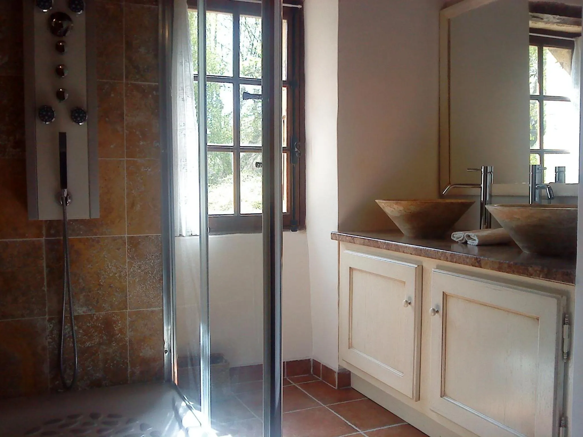 Bathroom in Le Vieux Moulin de Jouques