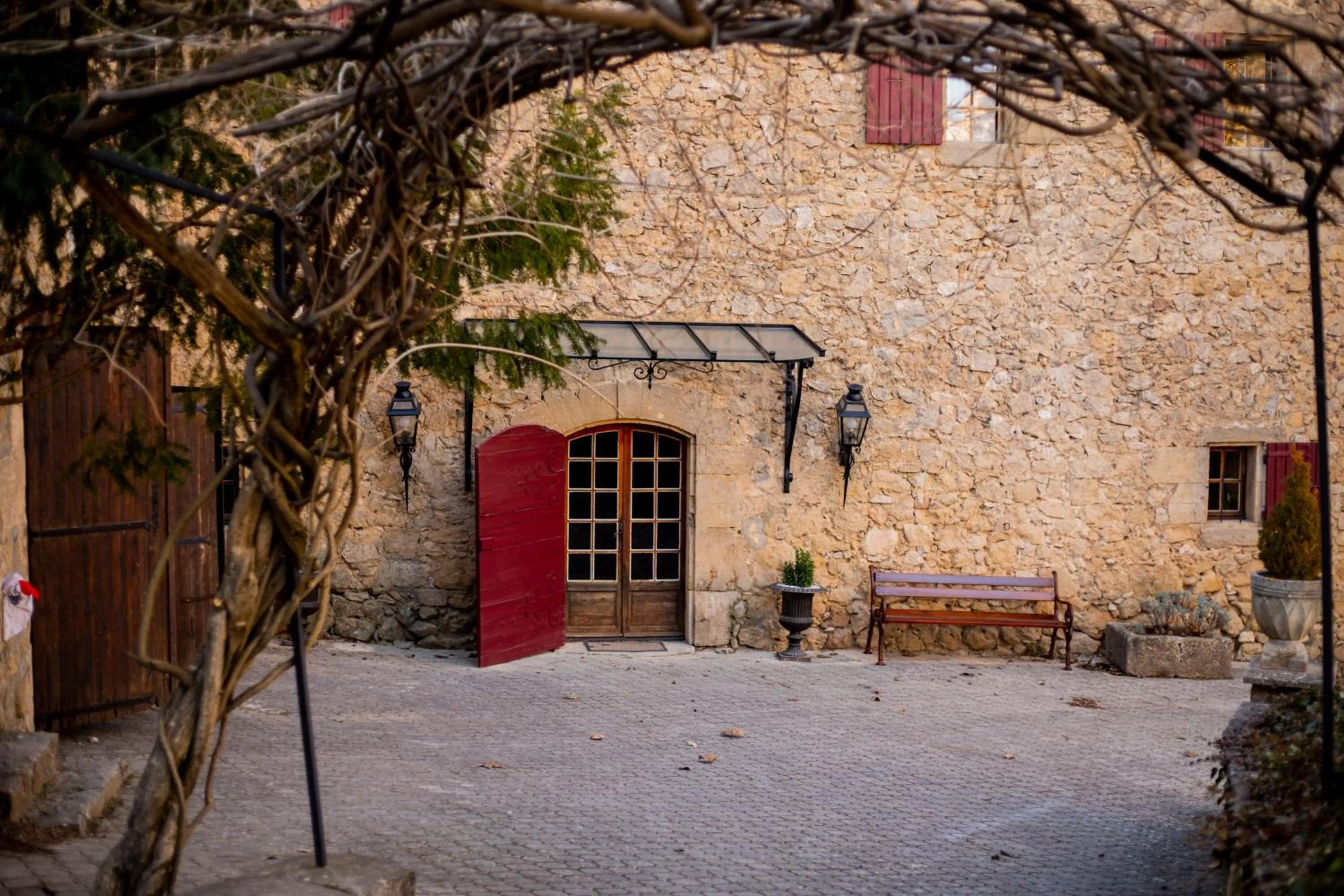 Facade/entrance in Le Vieux Moulin de Jouques