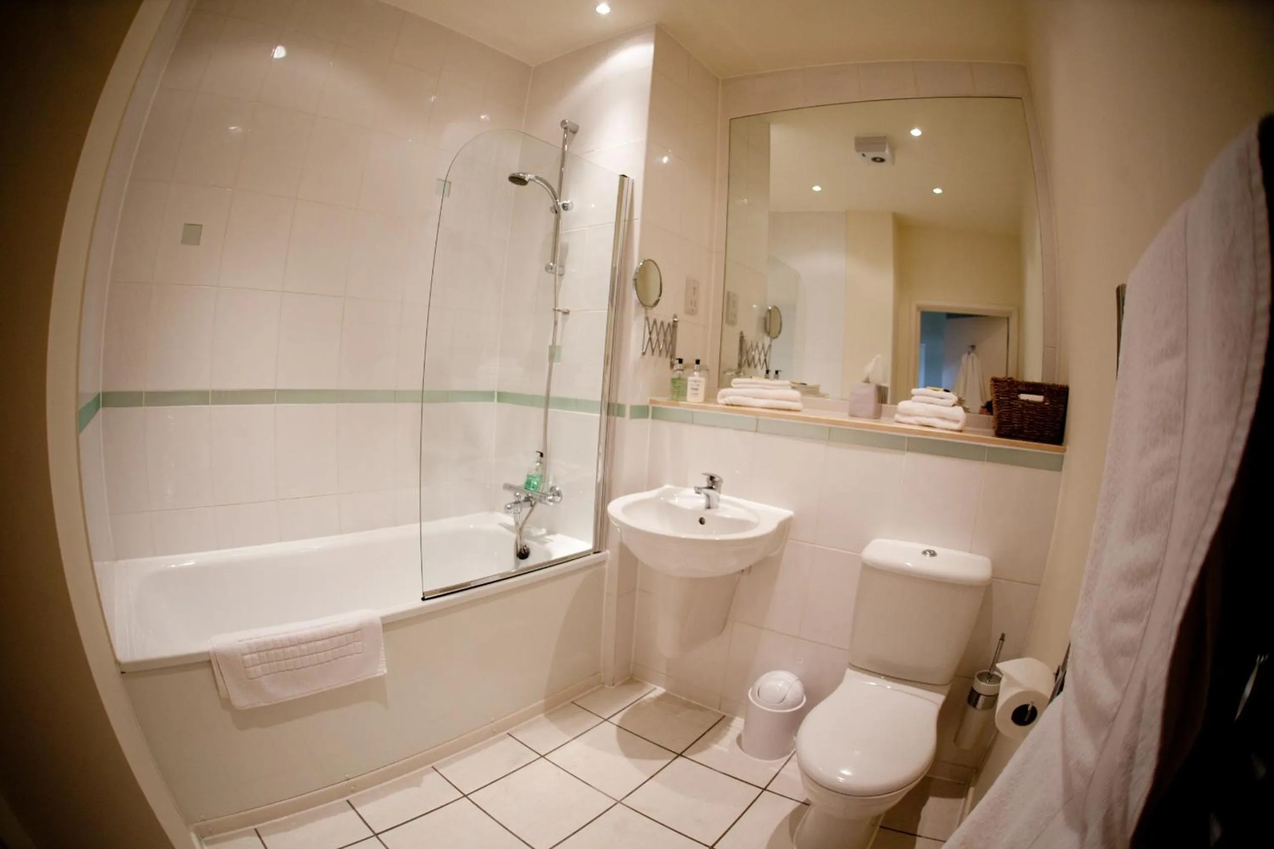 Bathroom in Chelmsford Serviced Apartments