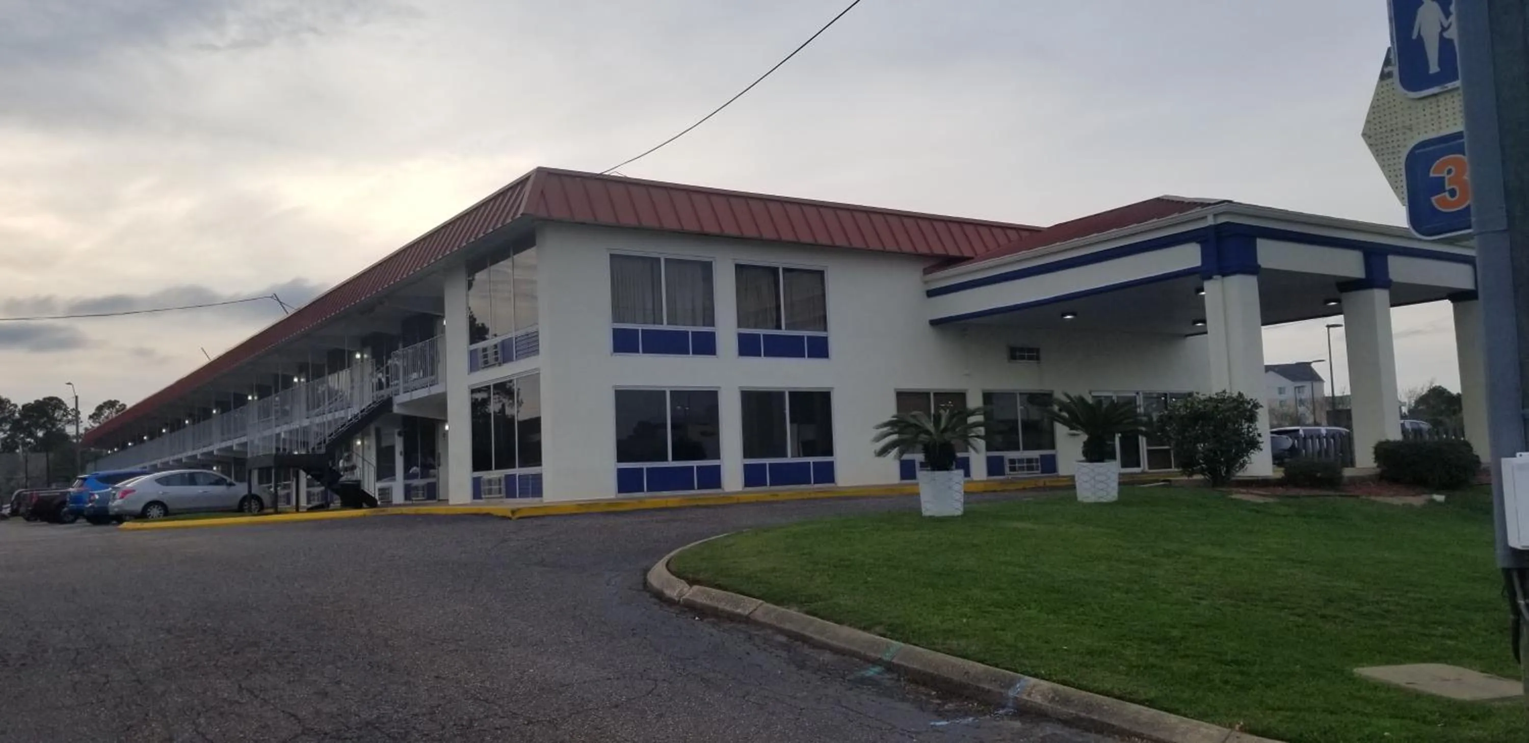 Family Inns of America - Mobile