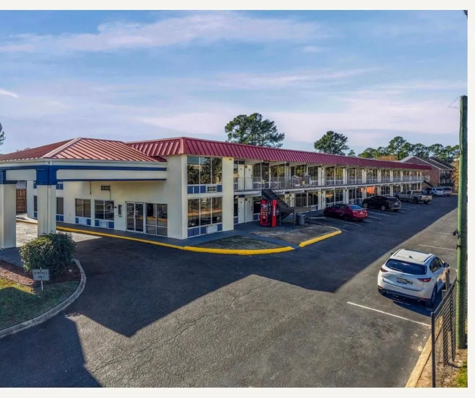 Family Inns of America - Mobile