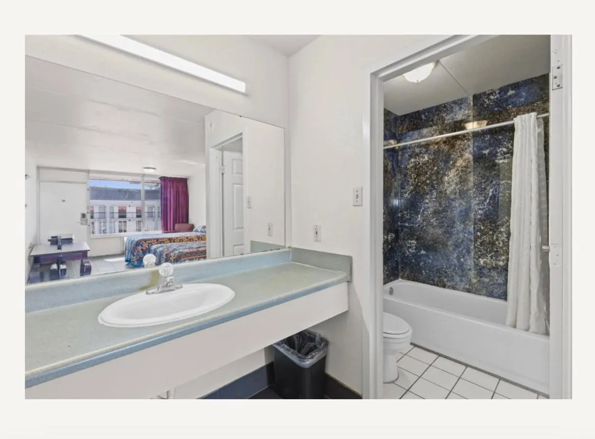 Family Inns of America - Mobile