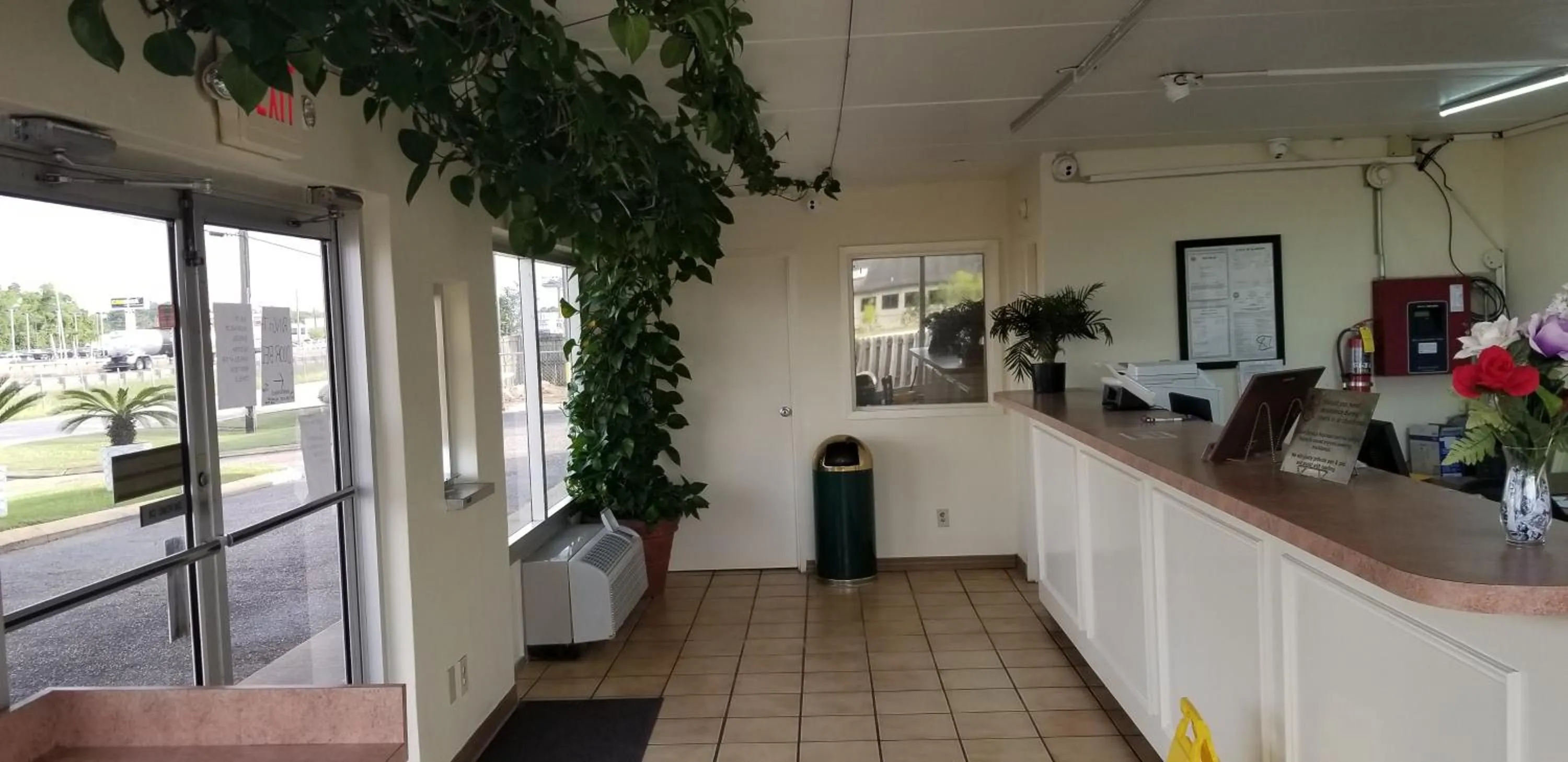 Family Inns of America - Mobile